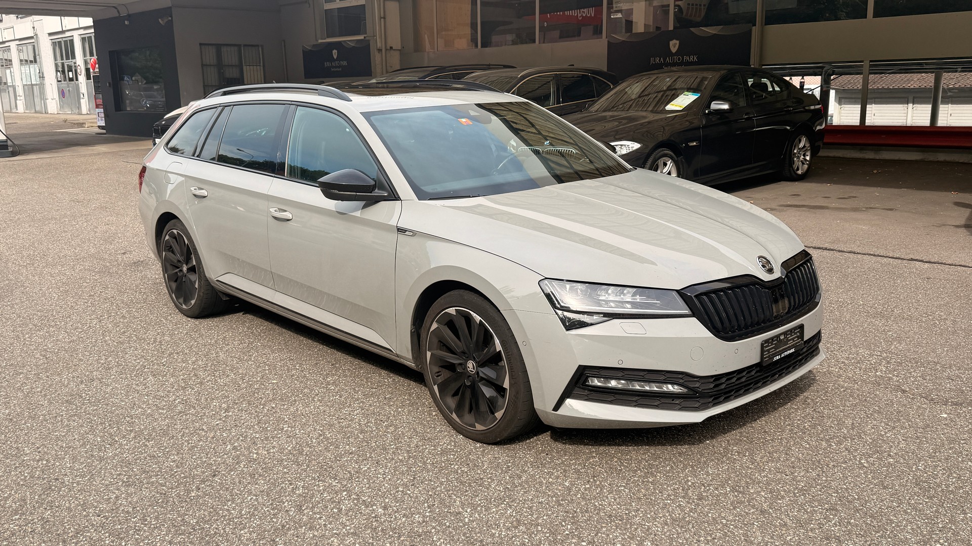 SKODA Superb Combi 2.0 TDi SportLine 4x4 DSG-image-2