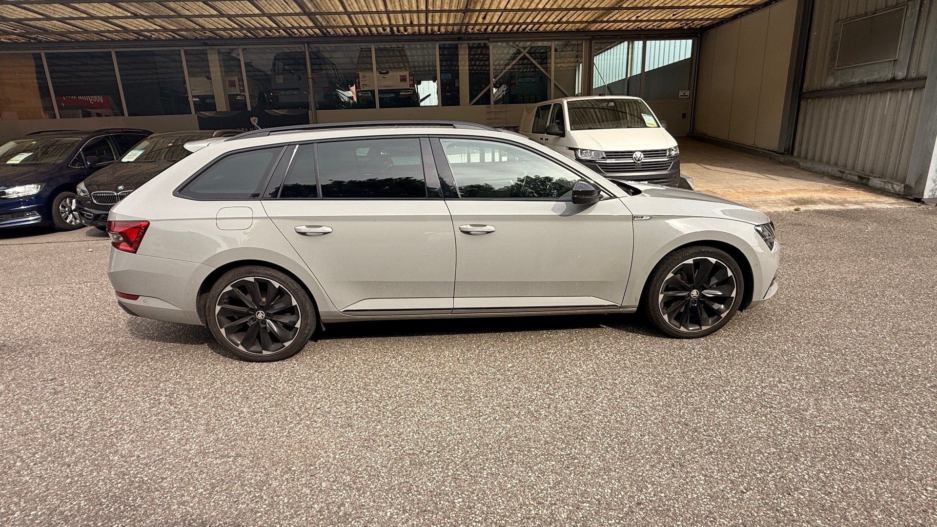 SKODA Superb Combi 2.0 TDi SportLine 4x4 DSG-image-3