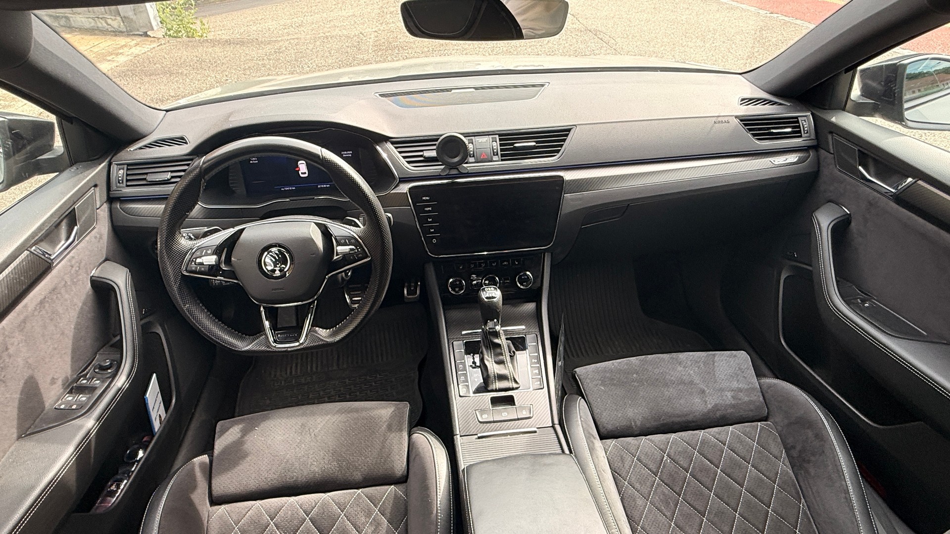 SKODA Superb Combi 2.0 TDi SportLine 4x4 DSG-image-11