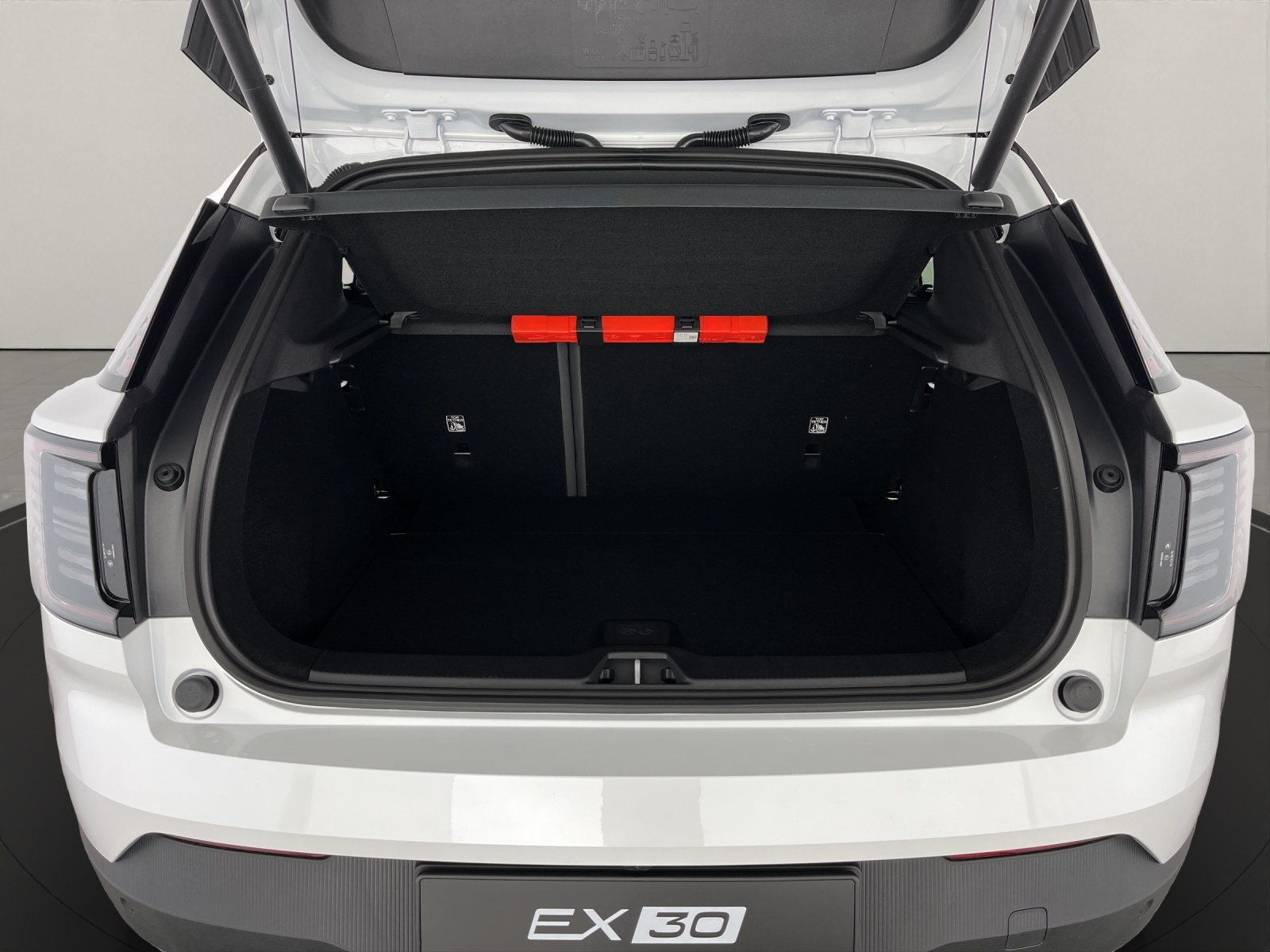 VOLVO EX30 CC P8 Ultra AWD-image-5