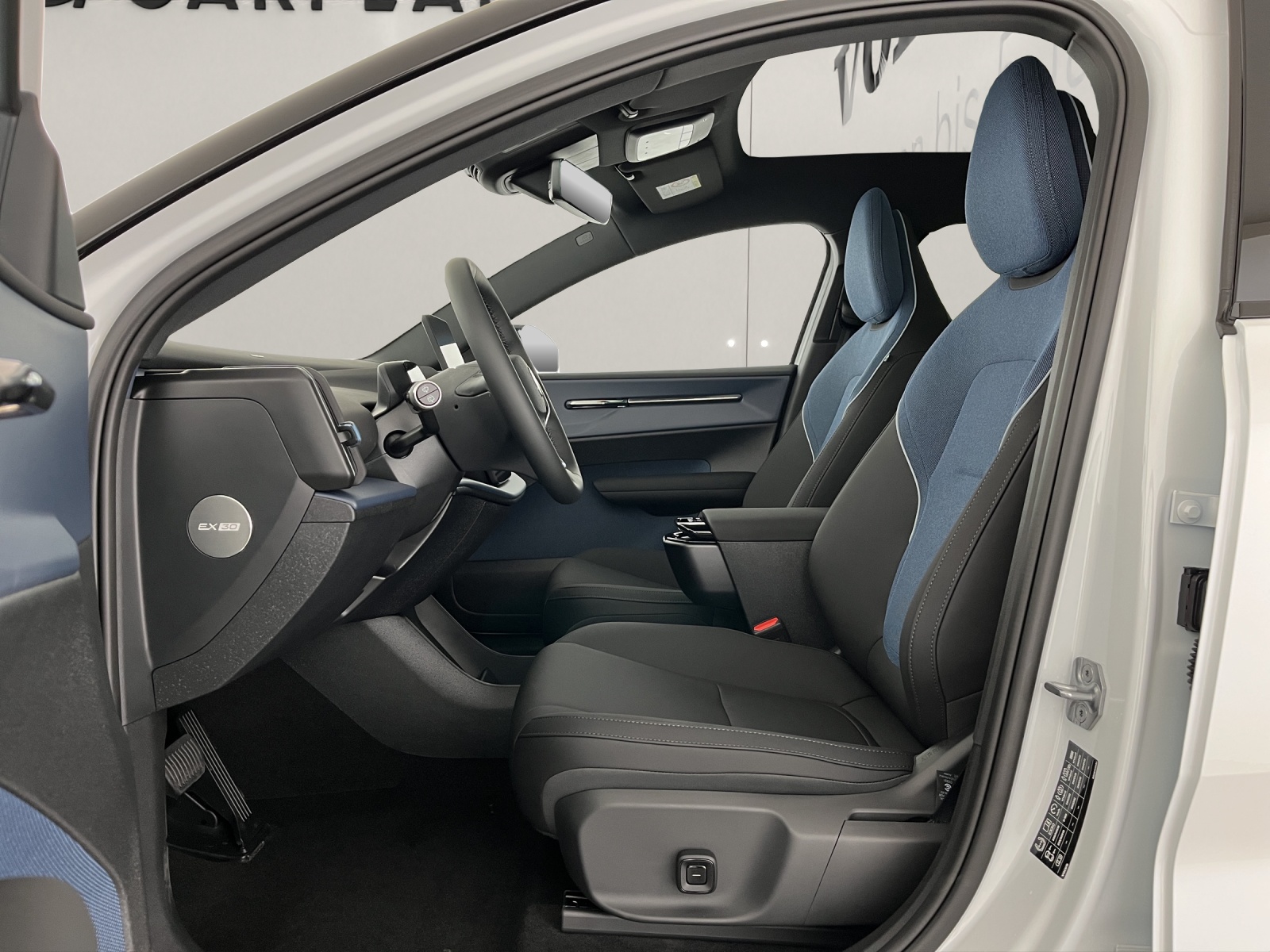 VOLVO EX30 CC P8 Ultra AWD-image-8