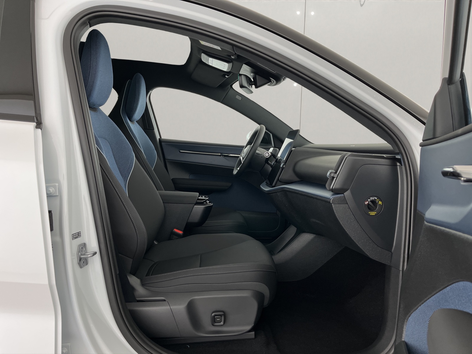 VOLVO EX30 CC P8 Ultra AWD-image-9