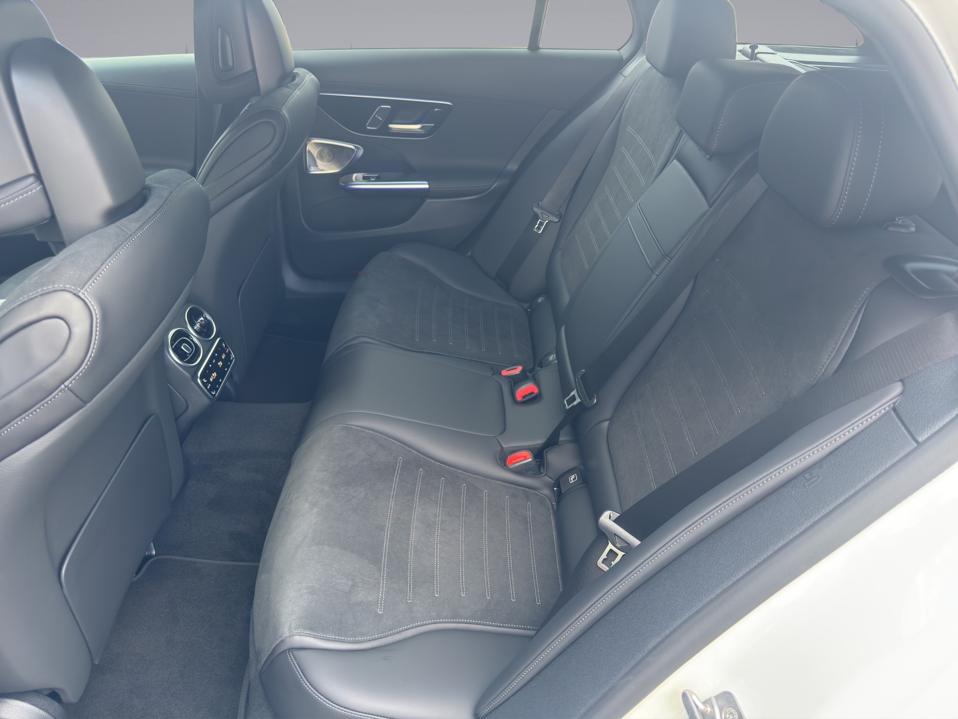 MERCEDES-BENZ C 220 d Swiss Star AMG Line 4matic Kombi-image-8