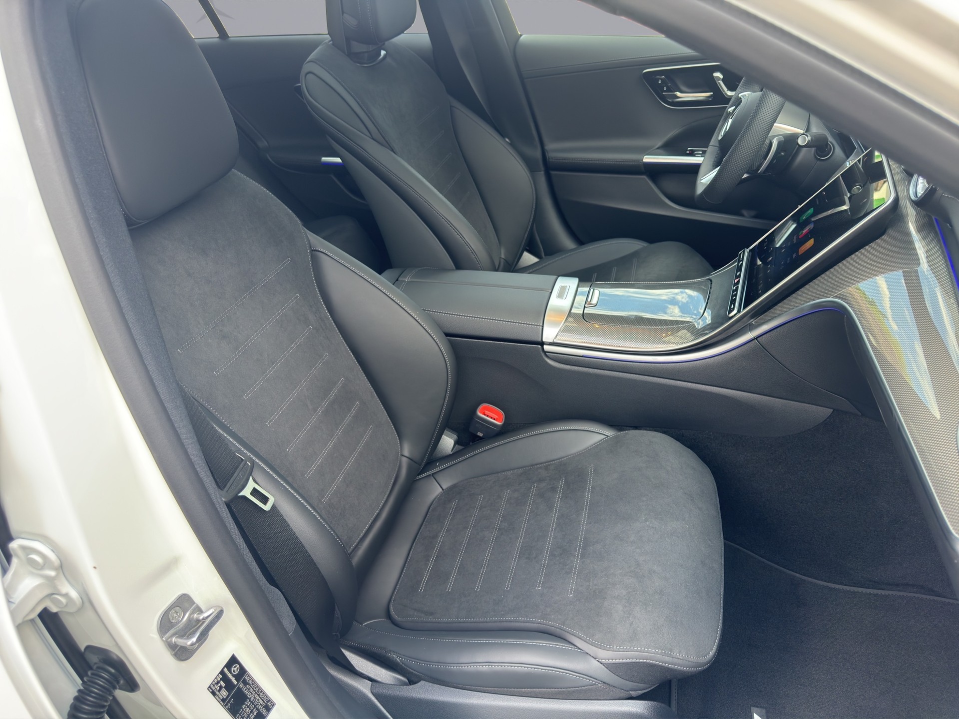 MERCEDES-BENZ C 220 d Swiss Star AMG Line 4matic Kombi-image-13