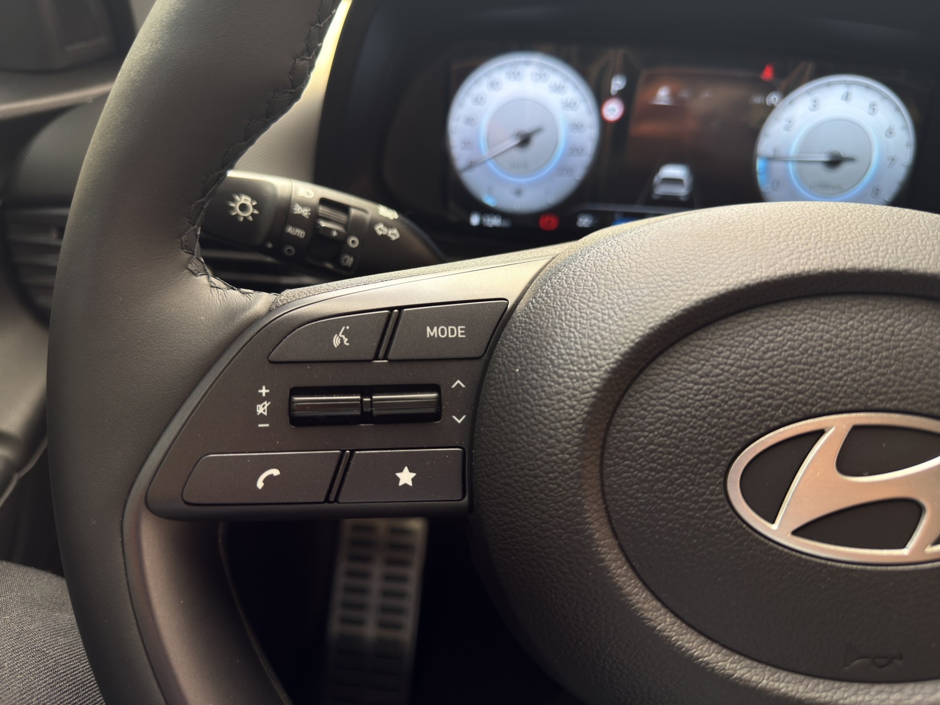 HYUNDAI Bayon 1.0 T-GDi Amplia DCT-image-24
