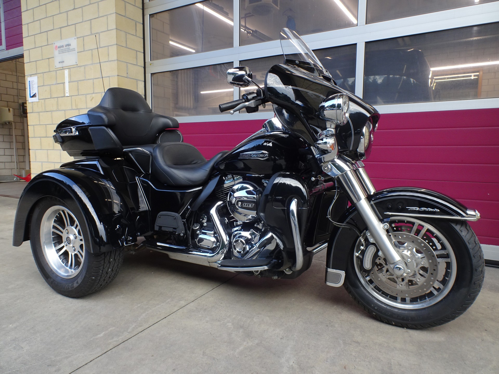HARLEY-DAVIDSON FLHTCUTG Tri Glide Ultra-image-10