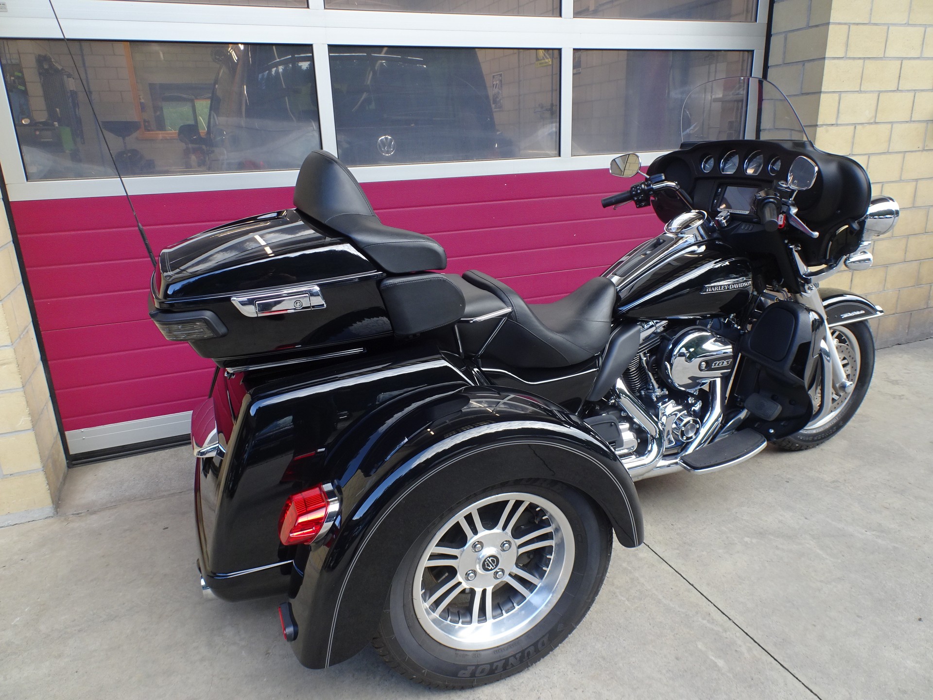 HARLEY-DAVIDSON FLHTCUTG Tri Glide Ultra-showroom-element-3