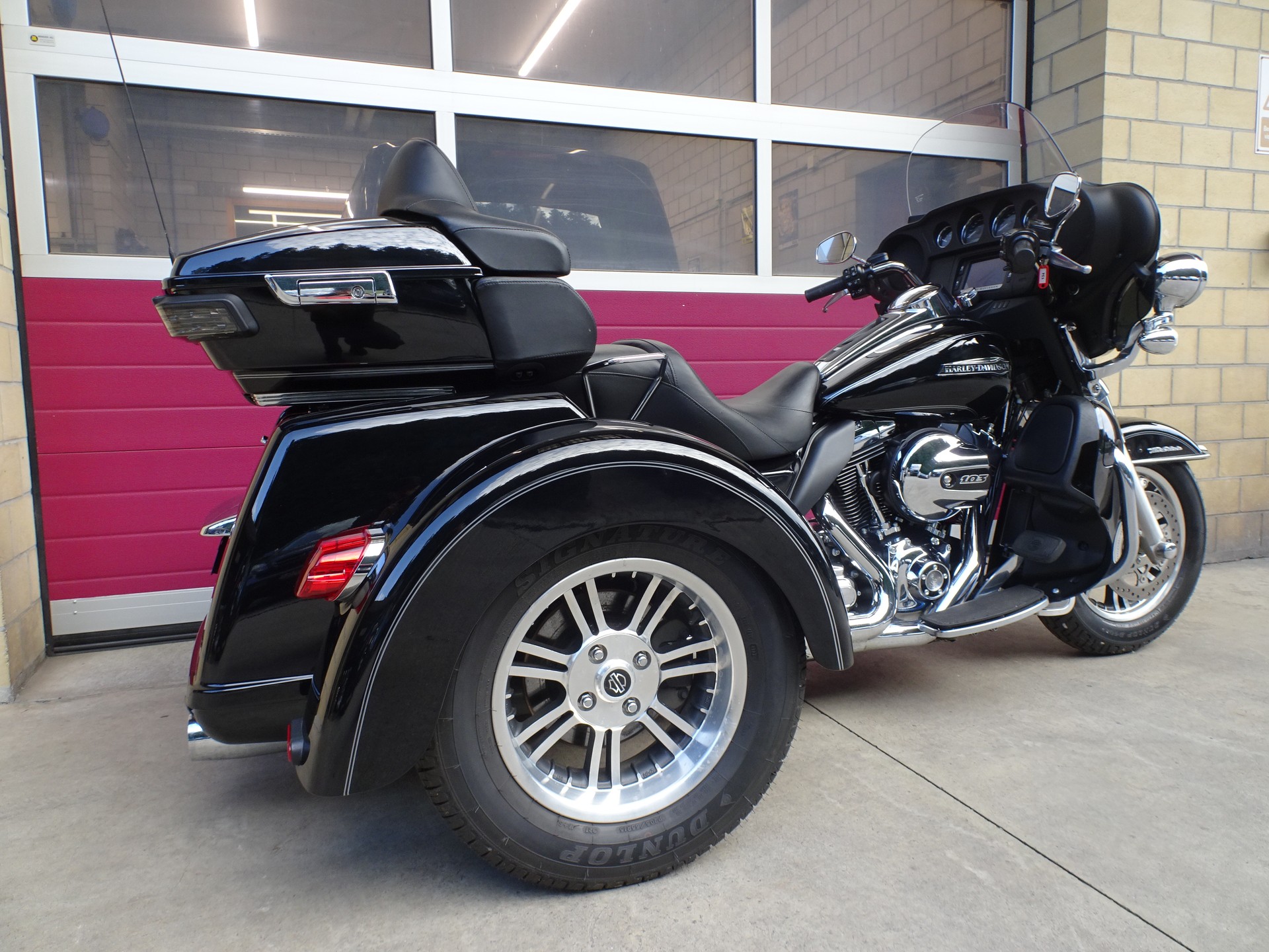 HARLEY-DAVIDSON FLHTCUTG Tri Glide Ultra-image-8