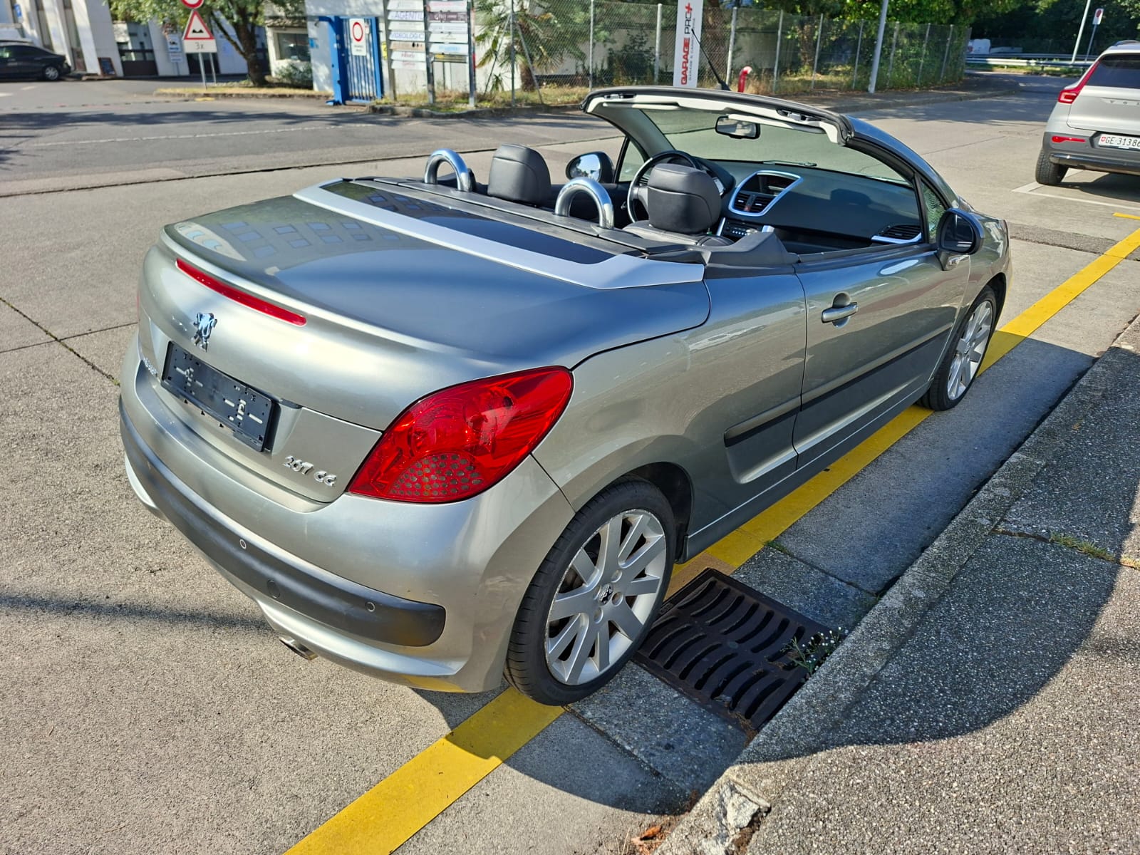 PEUGEOT 207 CC 1.6 16V Turbo Sport-image-2