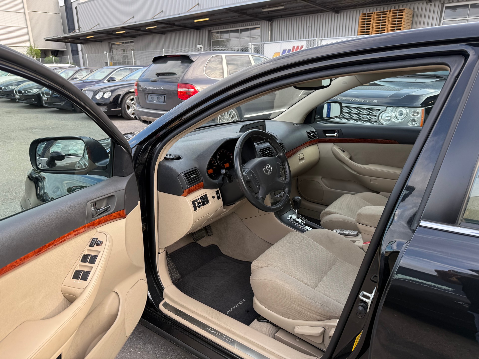 TOYOTA Avensis 2.0 D4 VVT-i Linea Sol Liftback Automatik / Frisch ab MFK 20.02.2026 / 8-fach bereift / Navi / PDC-image-7