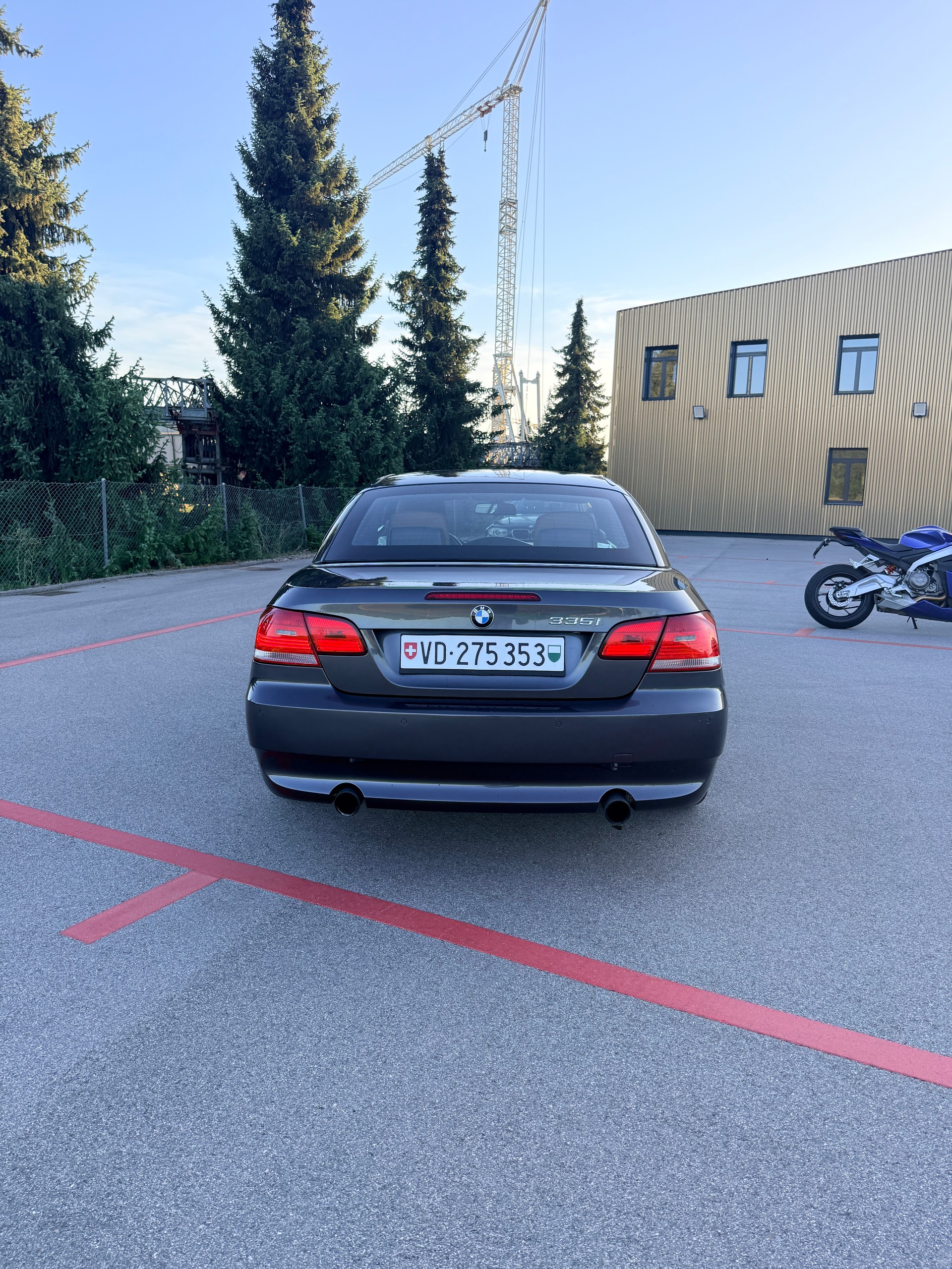 BMW 335i-image-2