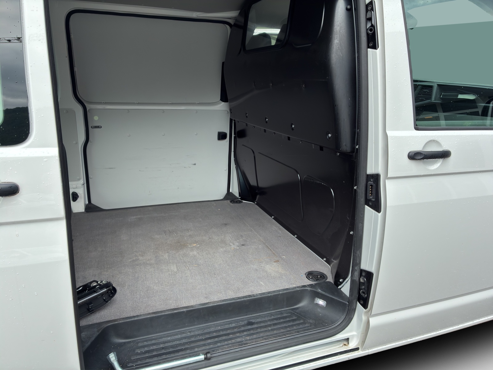 VW T6.1 2.0 TDI 4Motion DSG-image-8