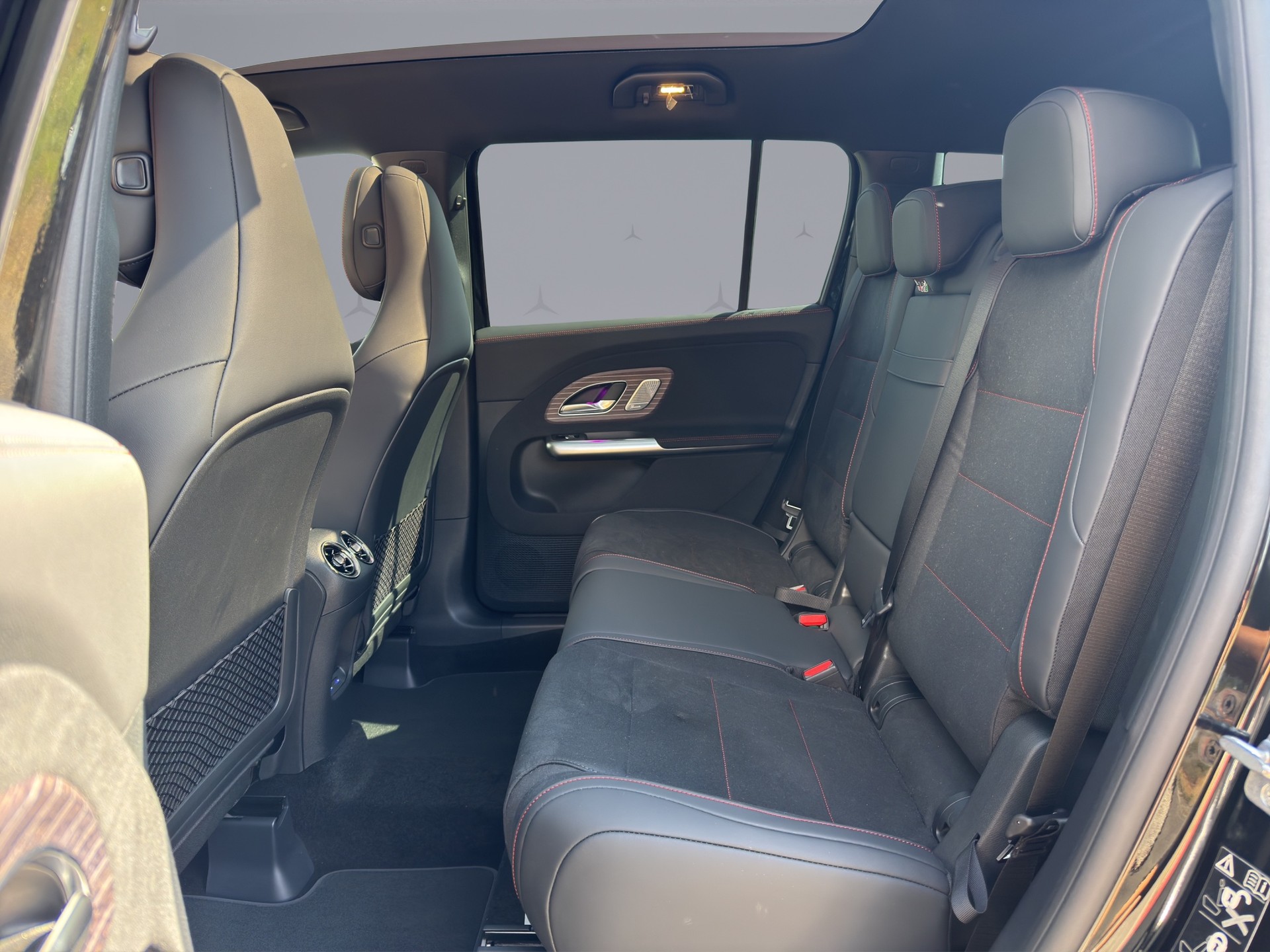 MERCEDES-BENZ GLB 220 4matic-image-12
