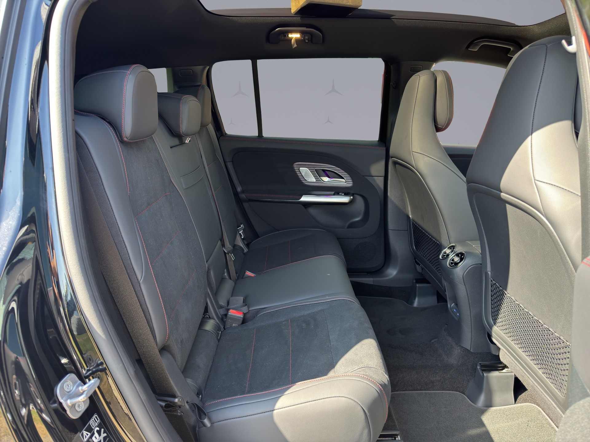MERCEDES-BENZ GLB 220 4matic-image-17