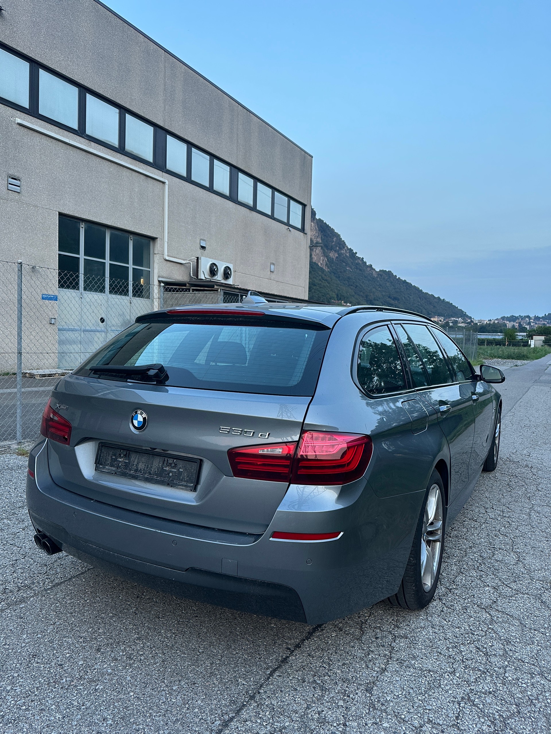 BMW 530d Touring xDrive Luxury Line Steptronic-image-6