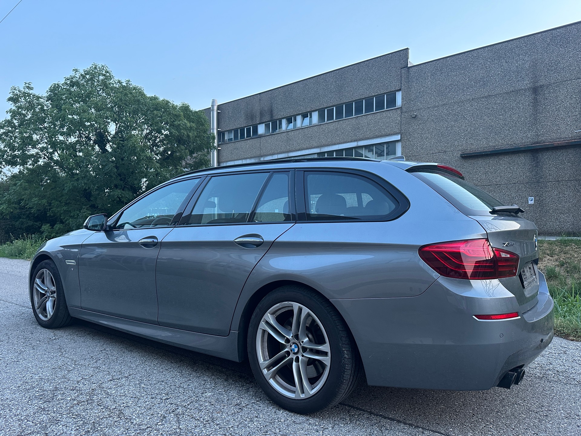 BMW 530d Touring xDrive Luxury Line Steptronic-image-4