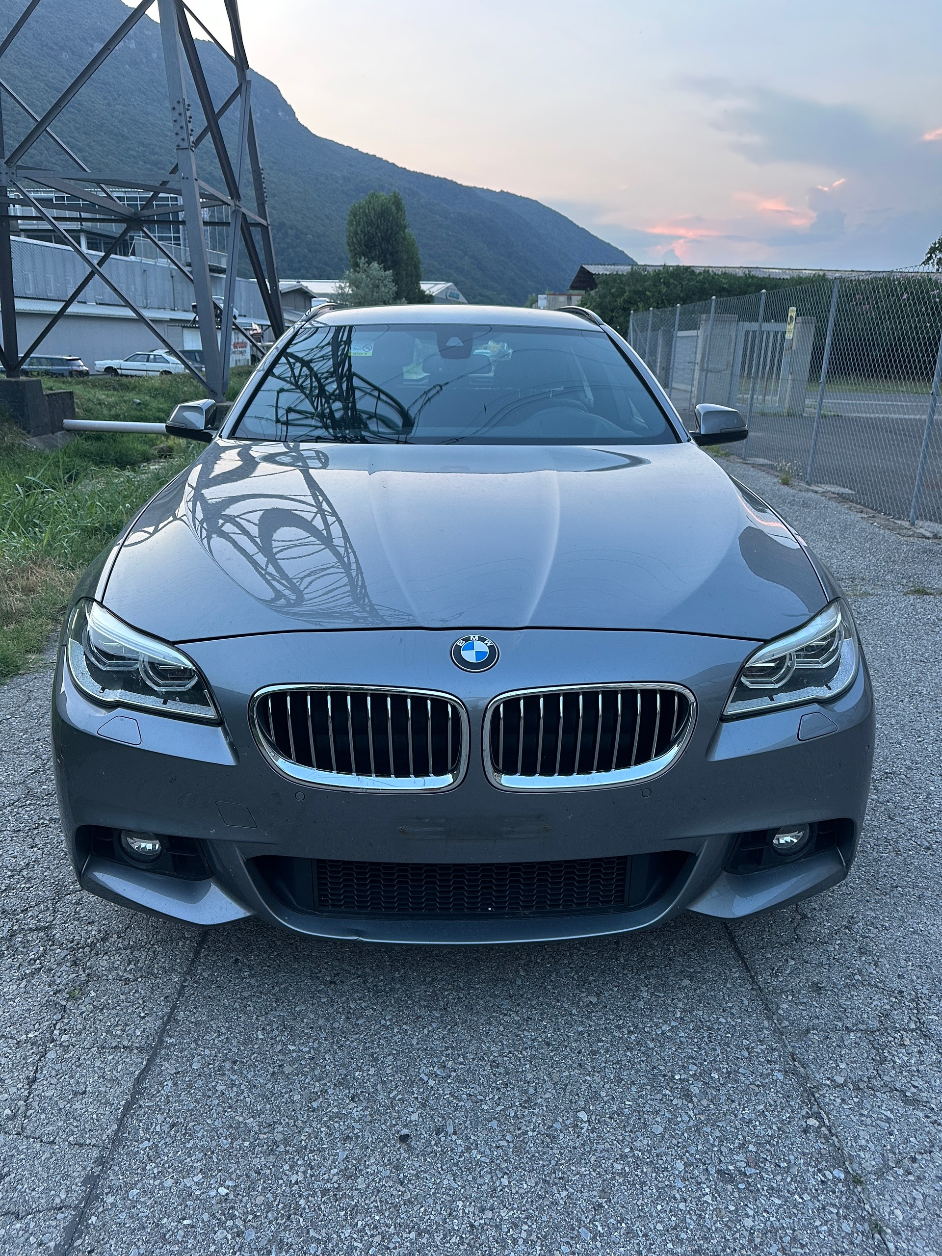 BMW 530d Touring xDrive Luxury Line Steptronic-image-2
