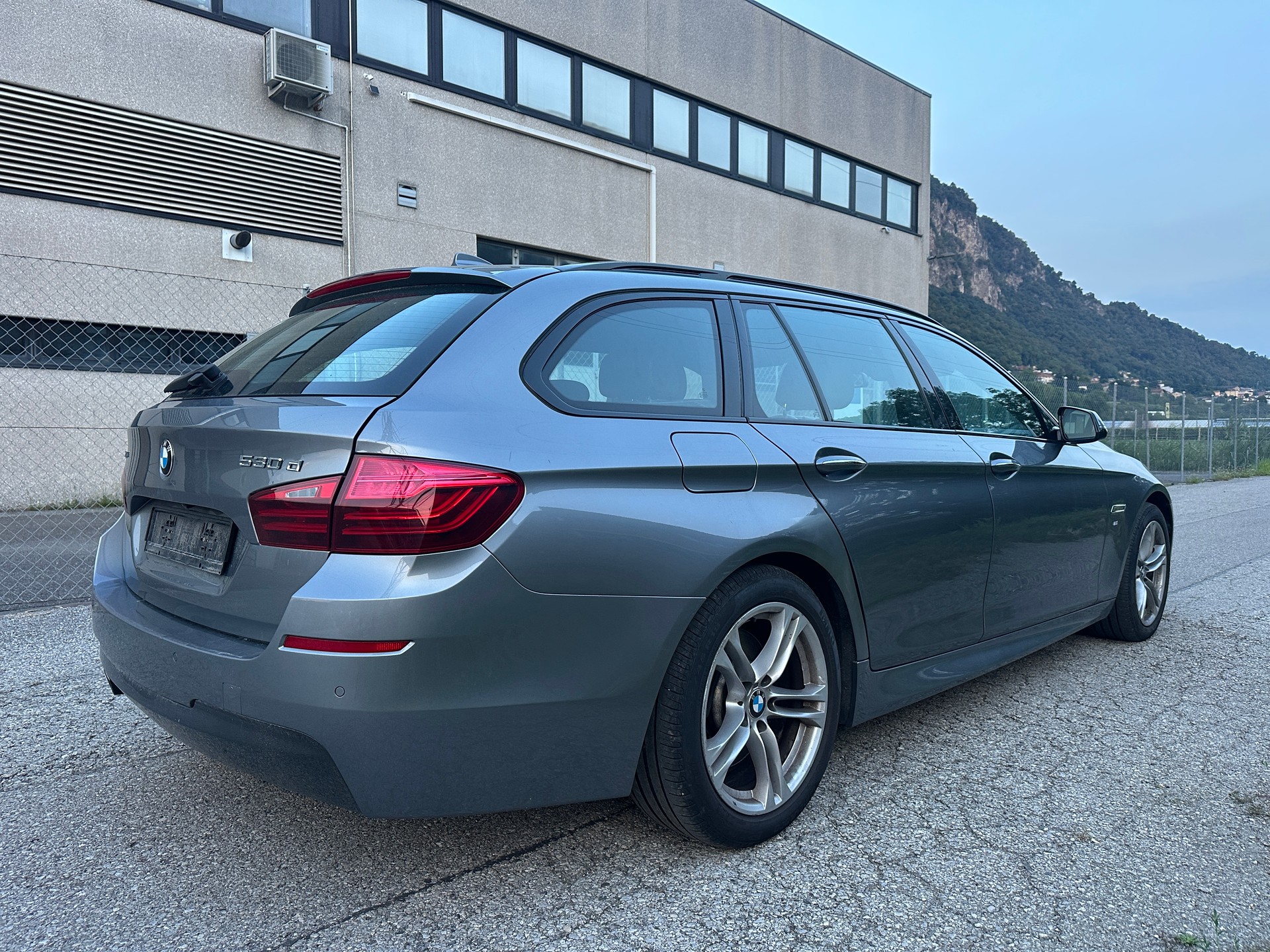 BMW 530d Touring xDrive Luxury Line Steptronic-image-7