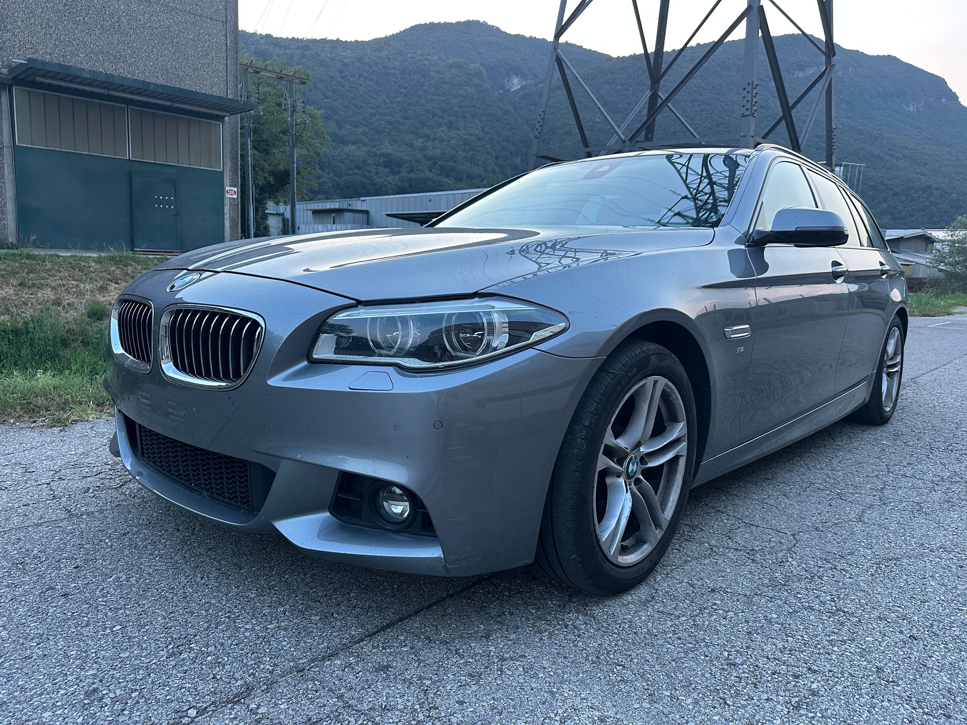 BMW 530d Touring xDrive Luxury Line Steptronic-image-3