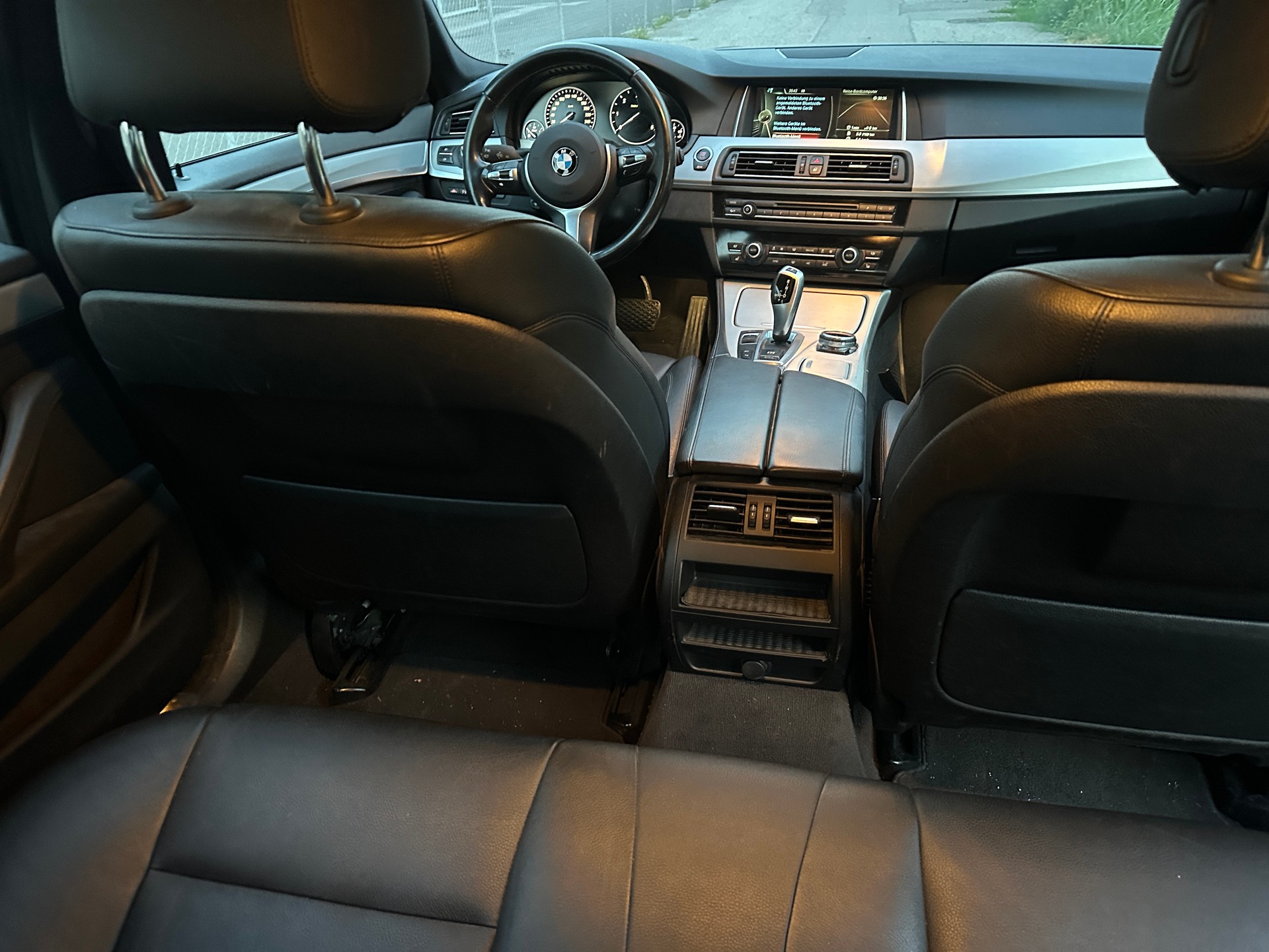 BMW 530d Touring xDrive Luxury Line Steptronic-image-12
