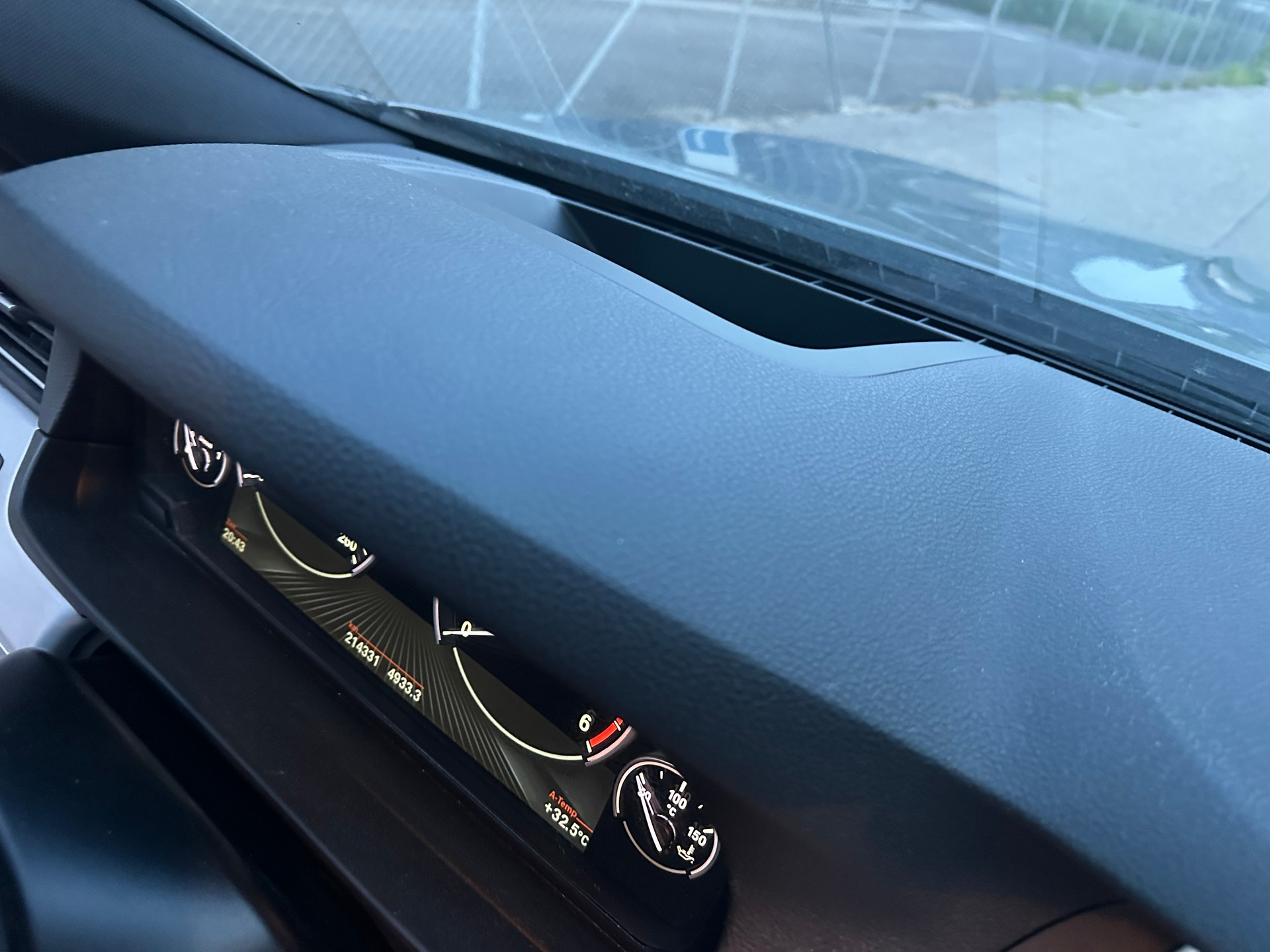 BMW 530d Touring xDrive Luxury Line Steptronic-image-15