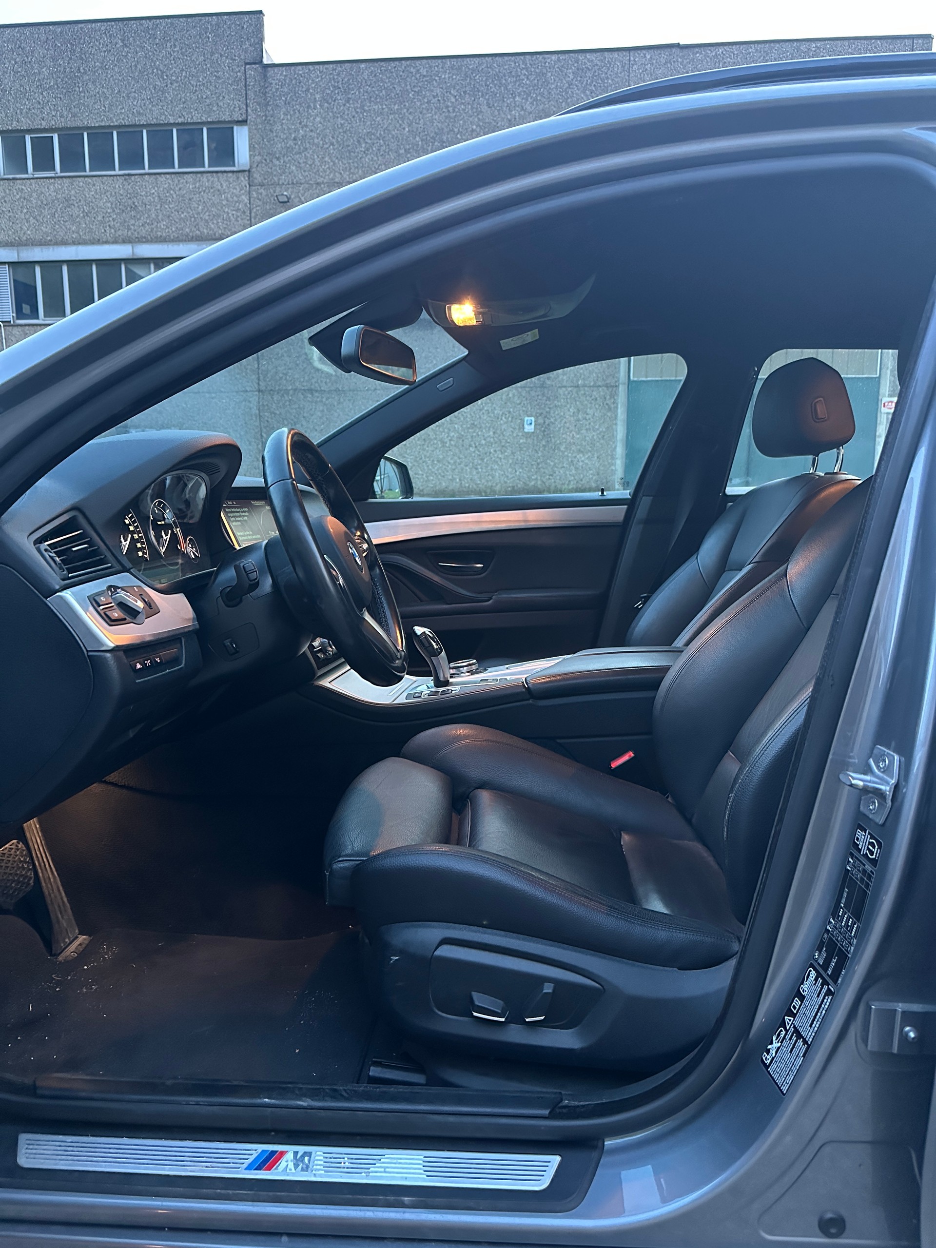 BMW 530d Touring xDrive Luxury Line Steptronic-image-13