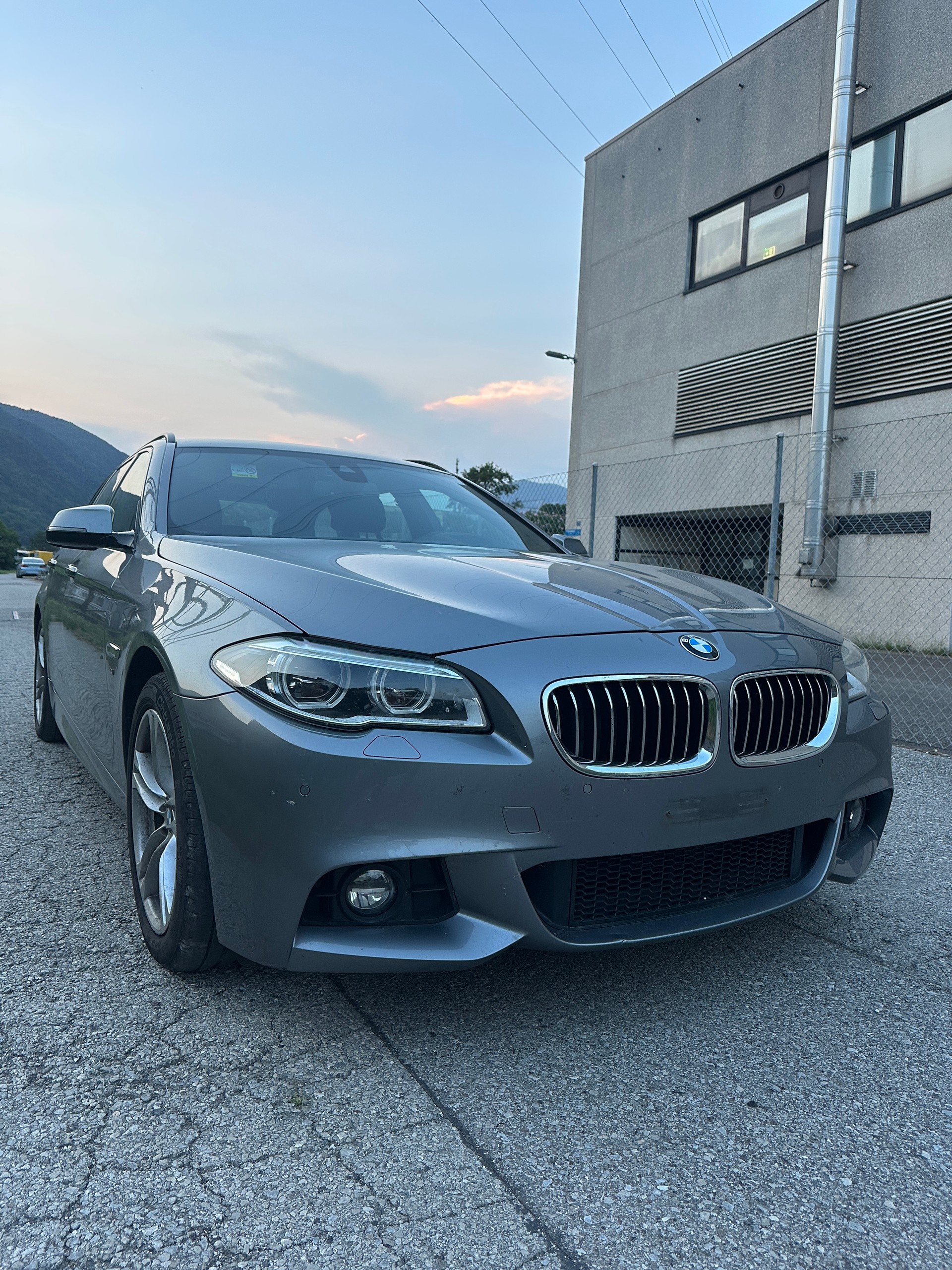 BMW 530d Touring xDrive Luxury Line Steptronic-image-0