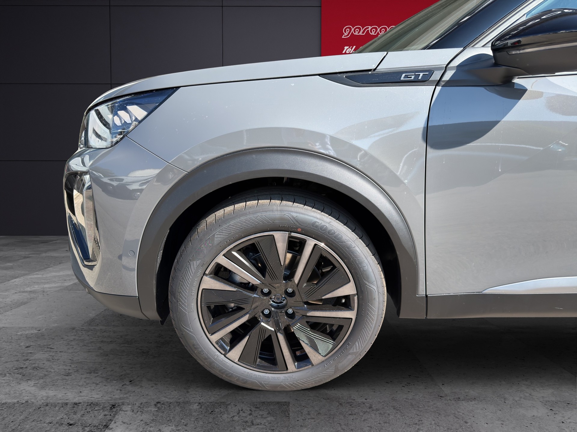 PEUGEOT 2008 1.2 MHEV GT Exclusive-image-4