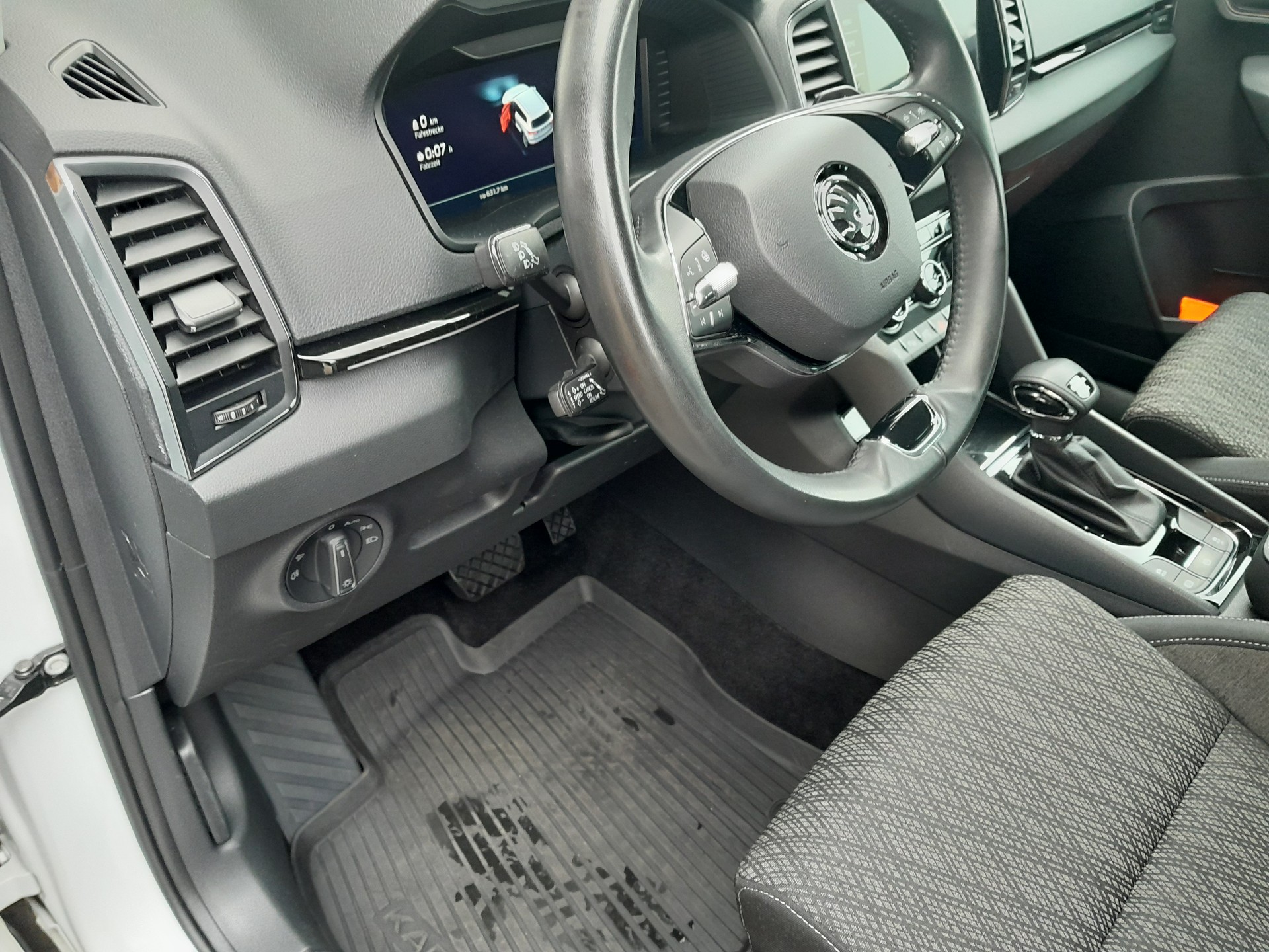 SKODA Karoq 2.0 TDI CR Style 4x4 DSG-image-2