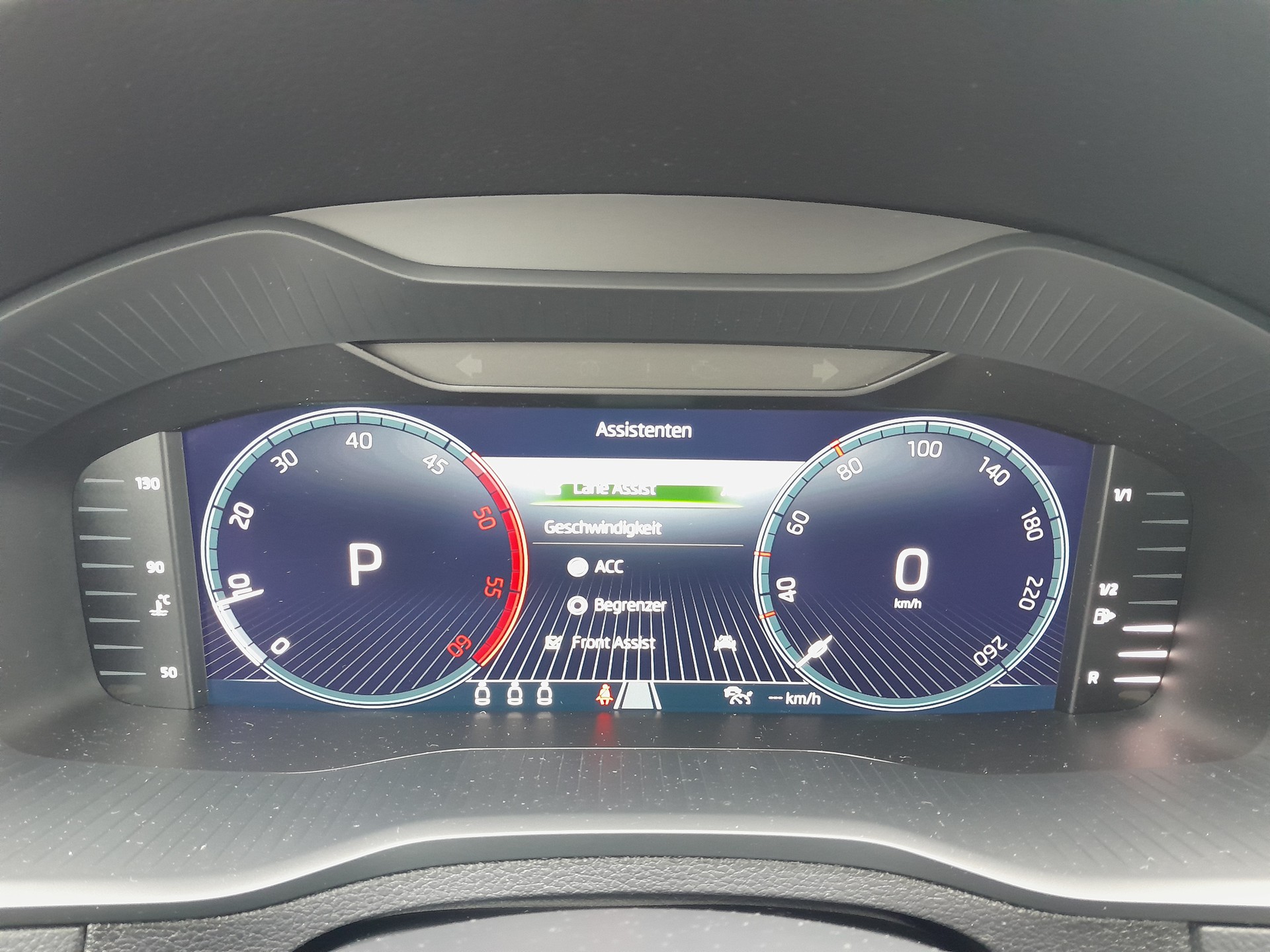 SKODA Karoq 2.0 TDI CR Style 4x4 DSG-image-4