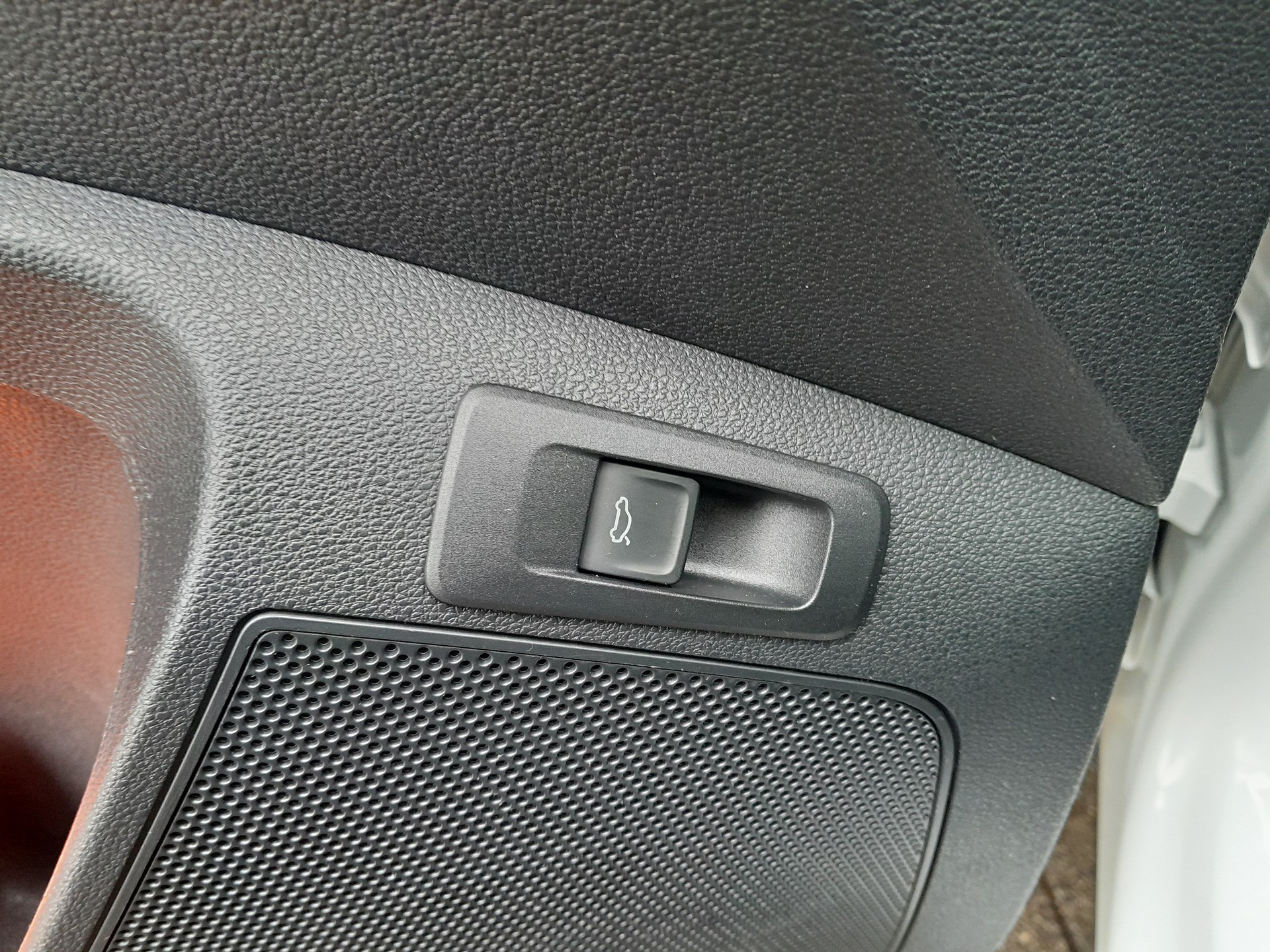 SKODA Karoq 2.0 TDI CR Style 4x4 DSG-image-12