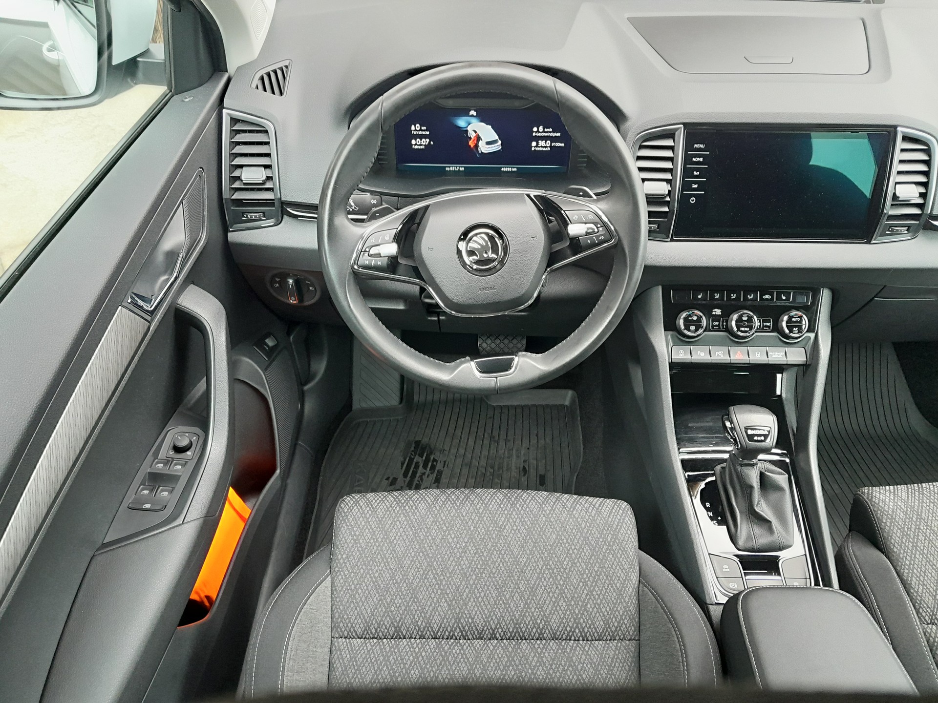 SKODA Karoq 2.0 TDI CR Style 4x4 DSG-image-10