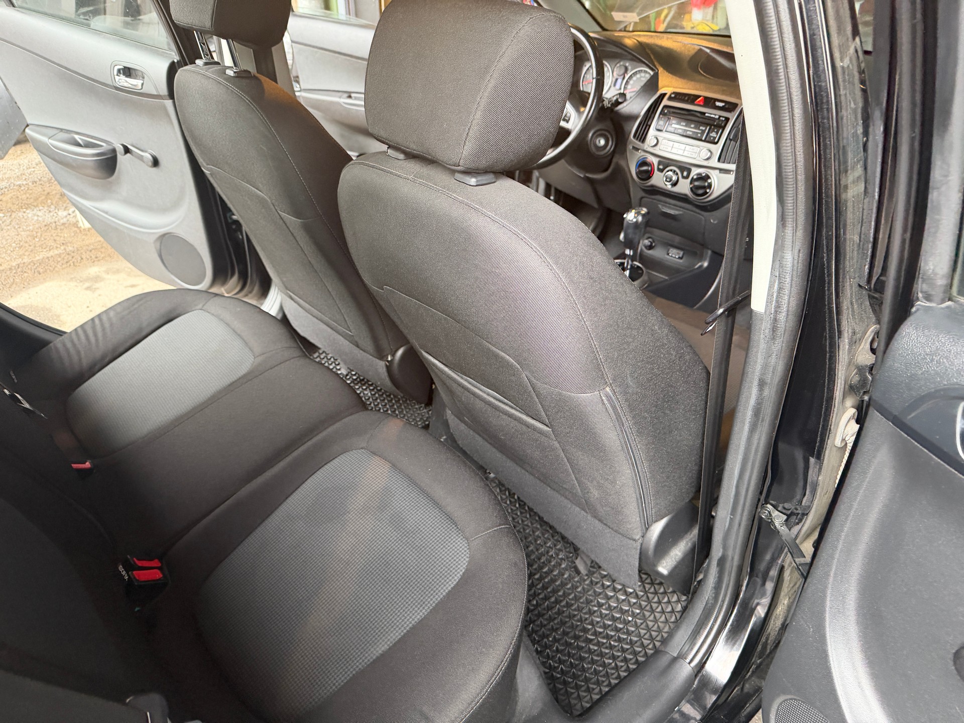 HYUNDAI i20 1.4 Automatic-image-8