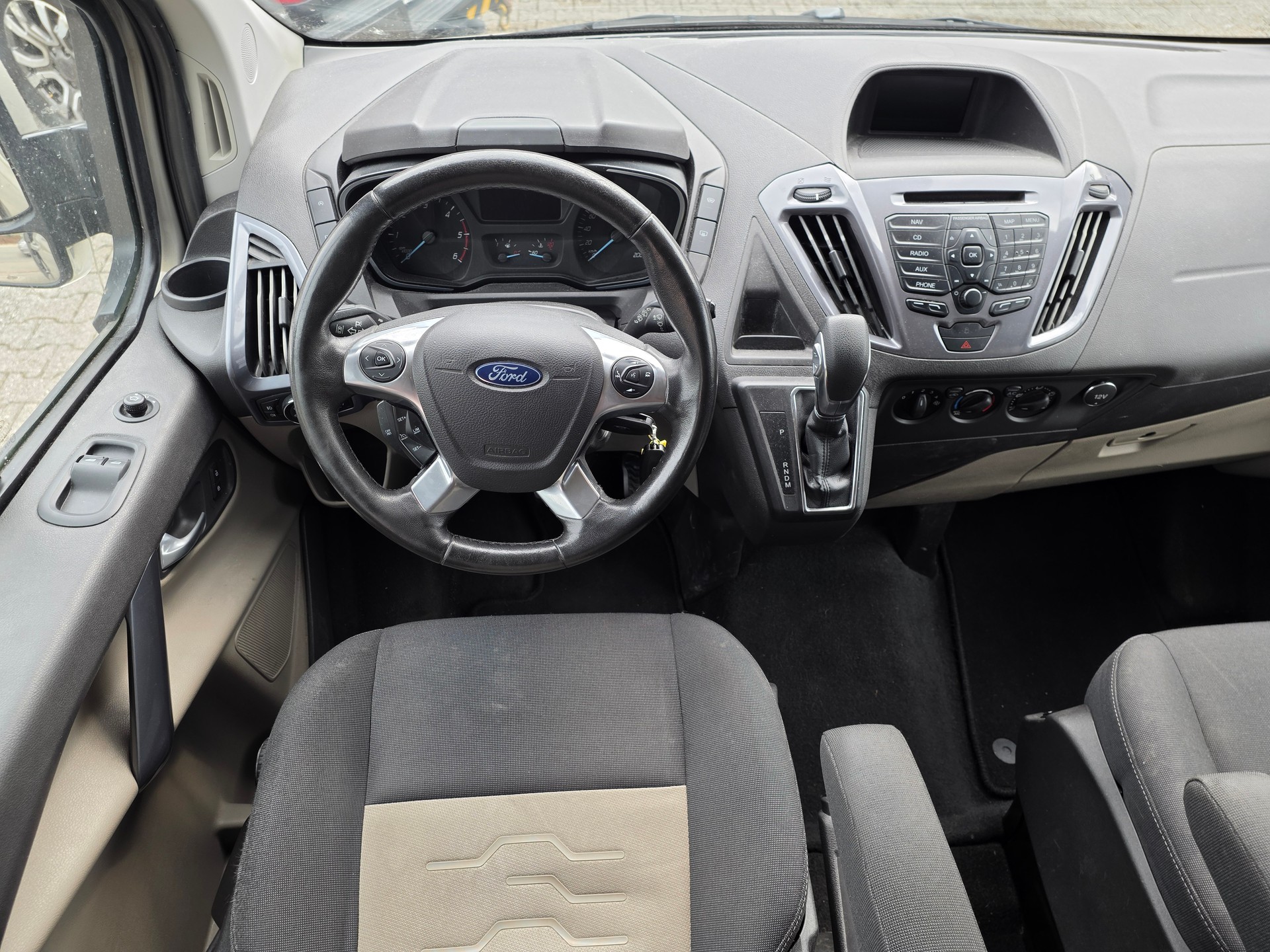 FORD Tourneo Custom 310 L1H1 Titanium SelectShift A-image-6