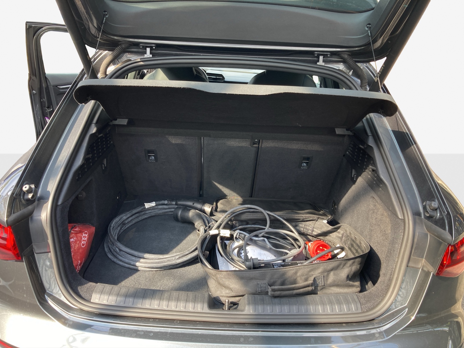 AUDI A3 Sportback 40 TFSI e S line S-tronic-image-12