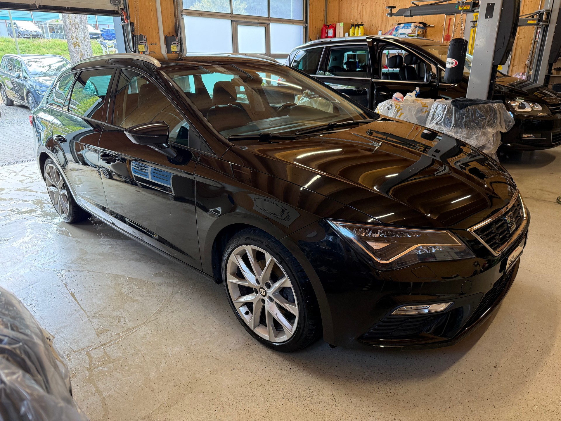 SEAT Leon ST 2.0 TDI SWISS FR DSG-image-2