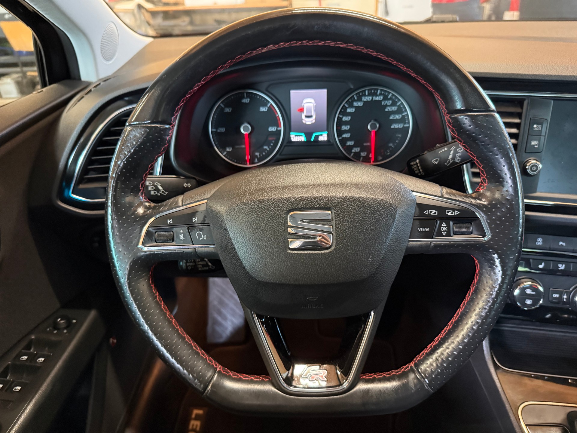 SEAT Leon ST 2.0 TDI SWISS FR DSG-image-9