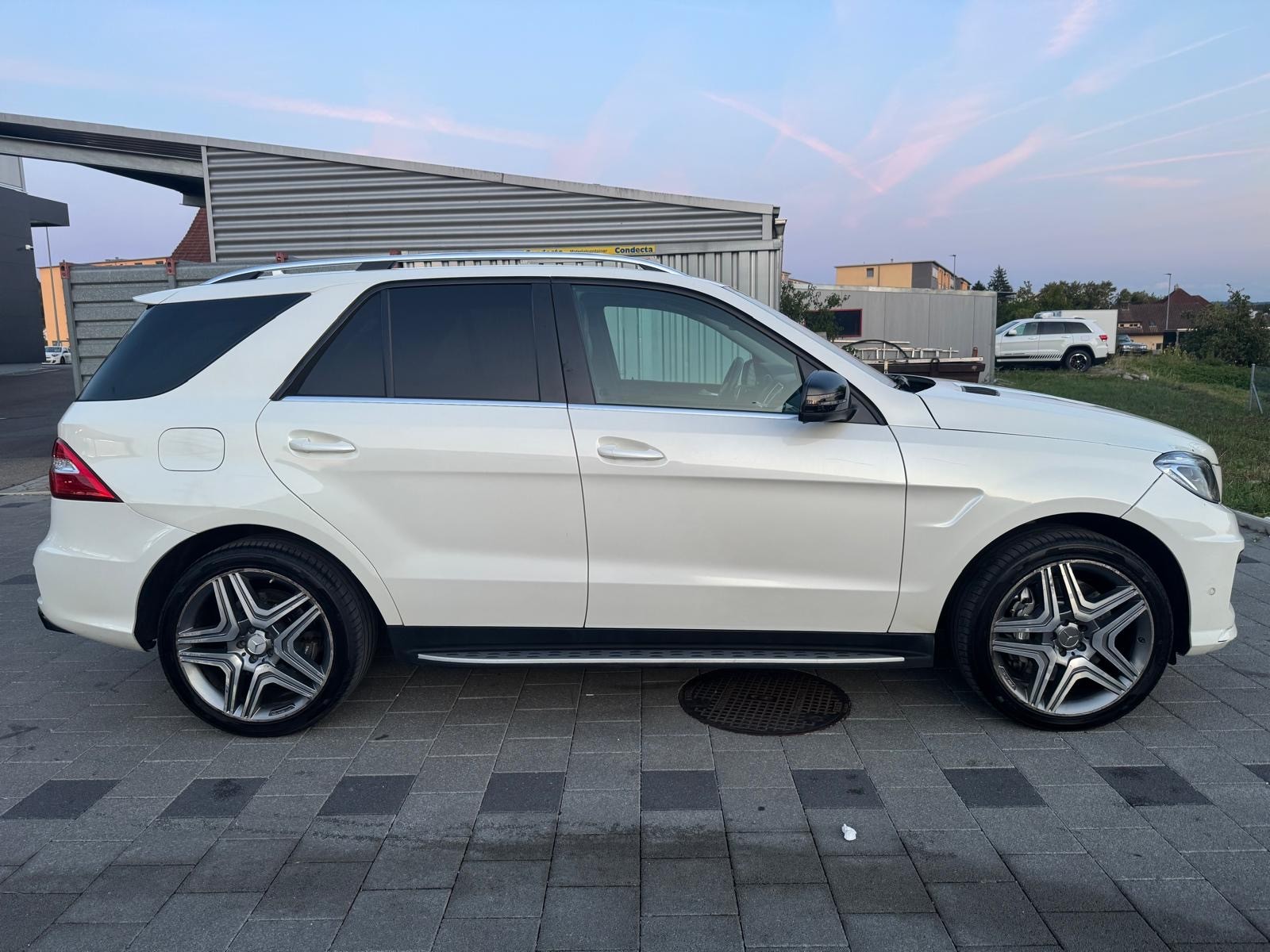 MERCEDES-BENZ ML 63 AMG 4Matic Speedshift-image-4