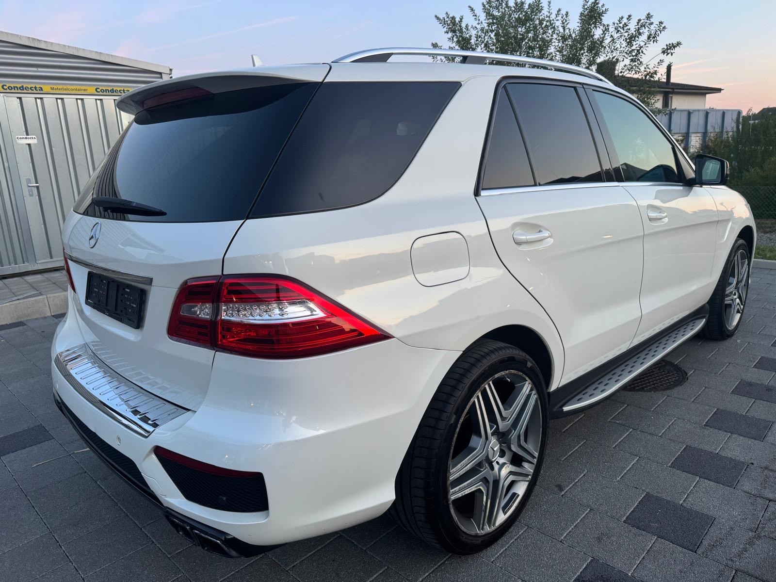 MERCEDES-BENZ ML 63 AMG 4Matic Speedshift-image-3