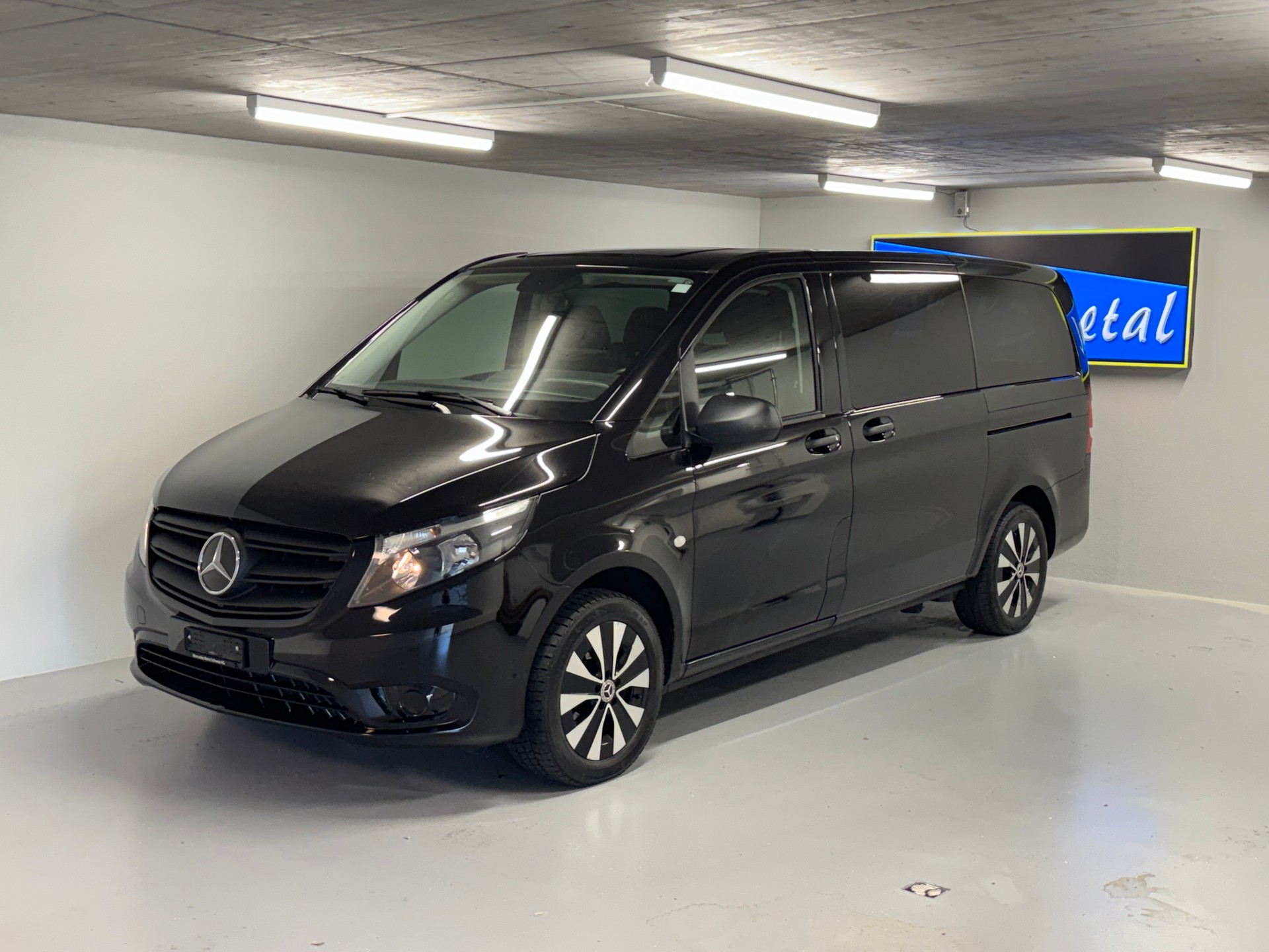 MERCEDES-BENZ Vito 116 CDI Lang Select Tourer 4Matic 9G-Tronic-image-0