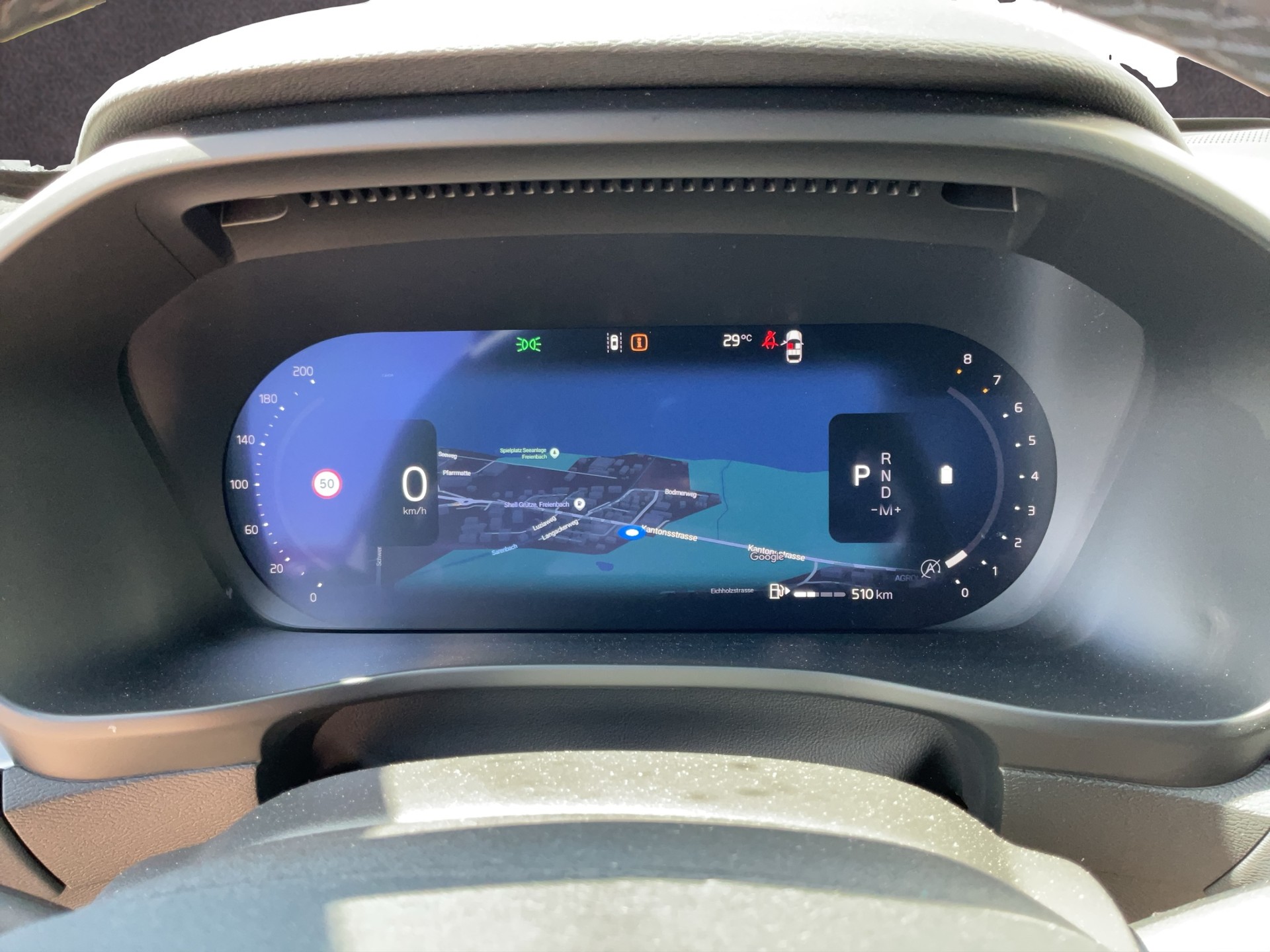 VOLVO XC40 2.0 B3 Mild-Hybrid Plus Dark-image-14