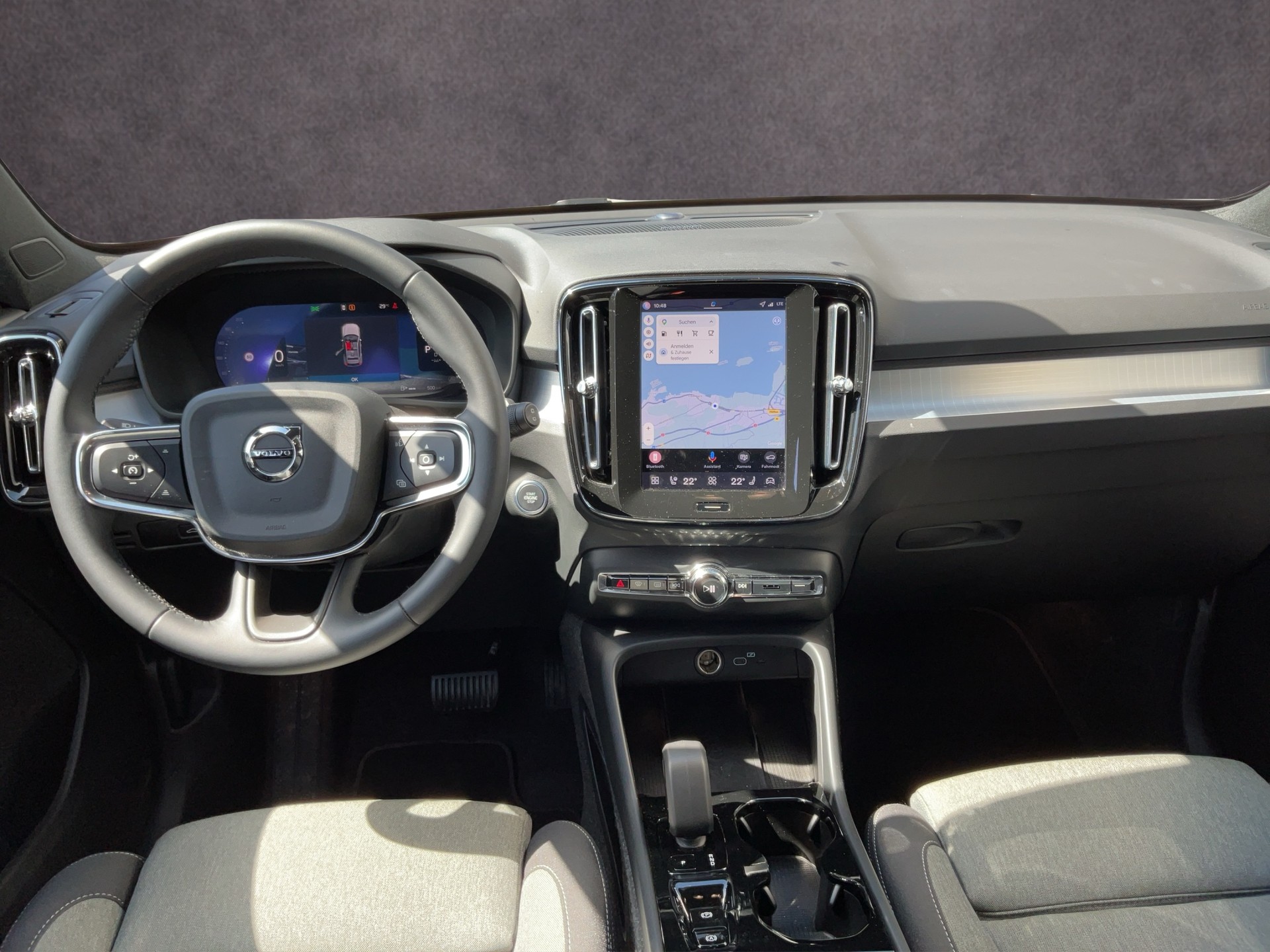 VOLVO XC40 2.0 B3 Mild-Hybrid Plus Dark-image-9