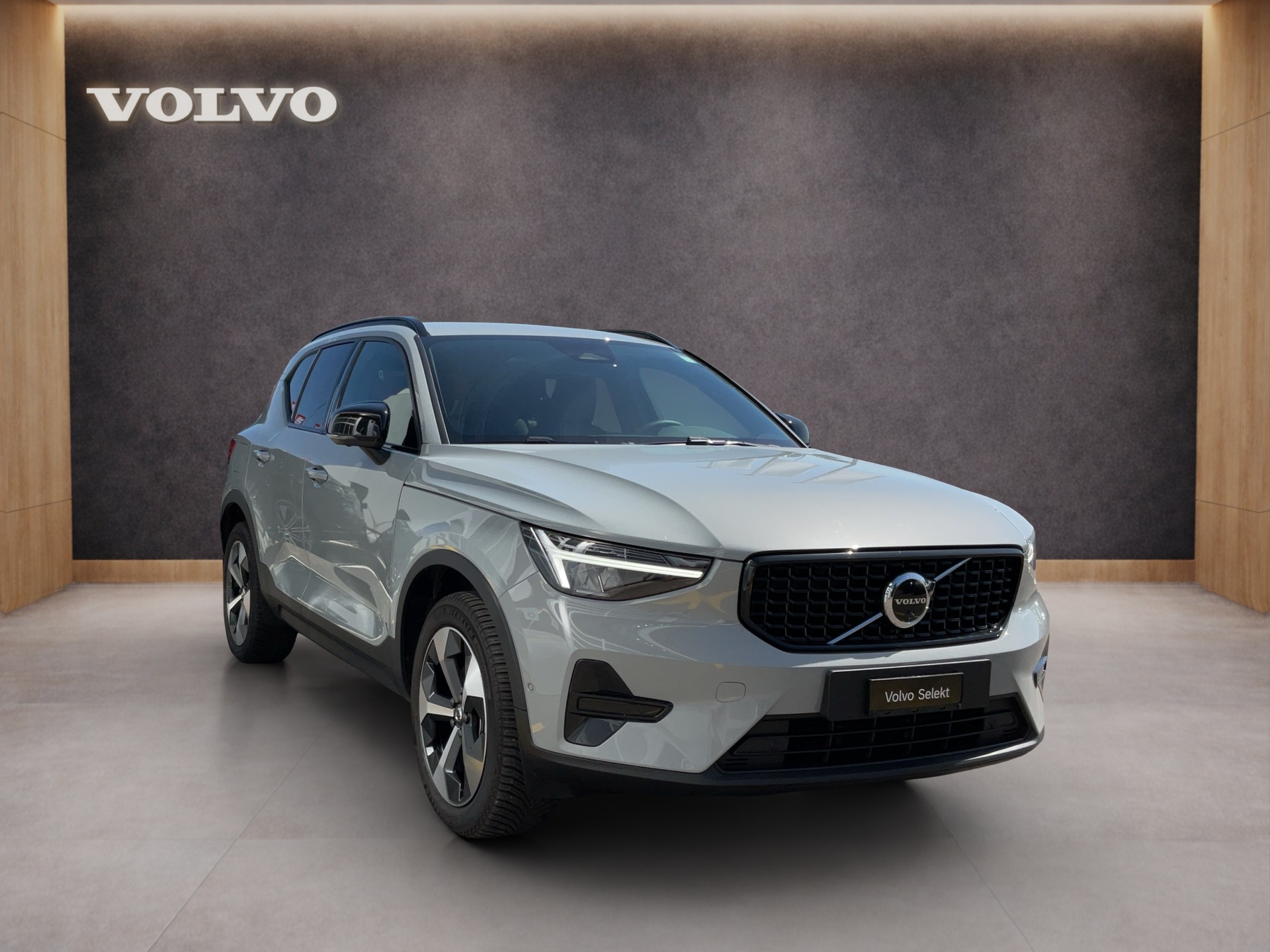 VOLVO XC40 2.0 B3 Mild-Hybrid Plus Dark-image-7