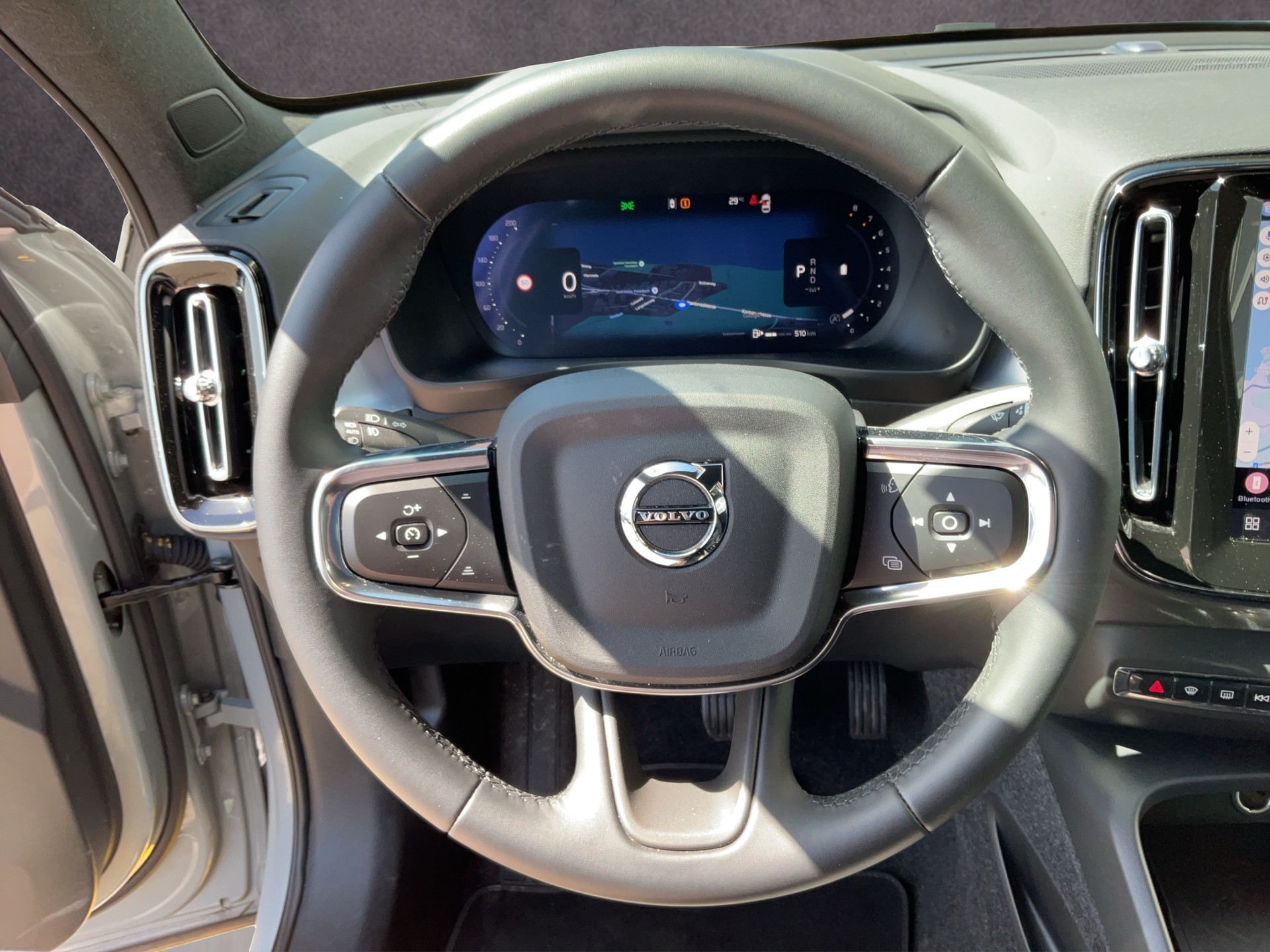 VOLVO XC40 2.0 B3 Mild-Hybrid Plus Dark-image-13