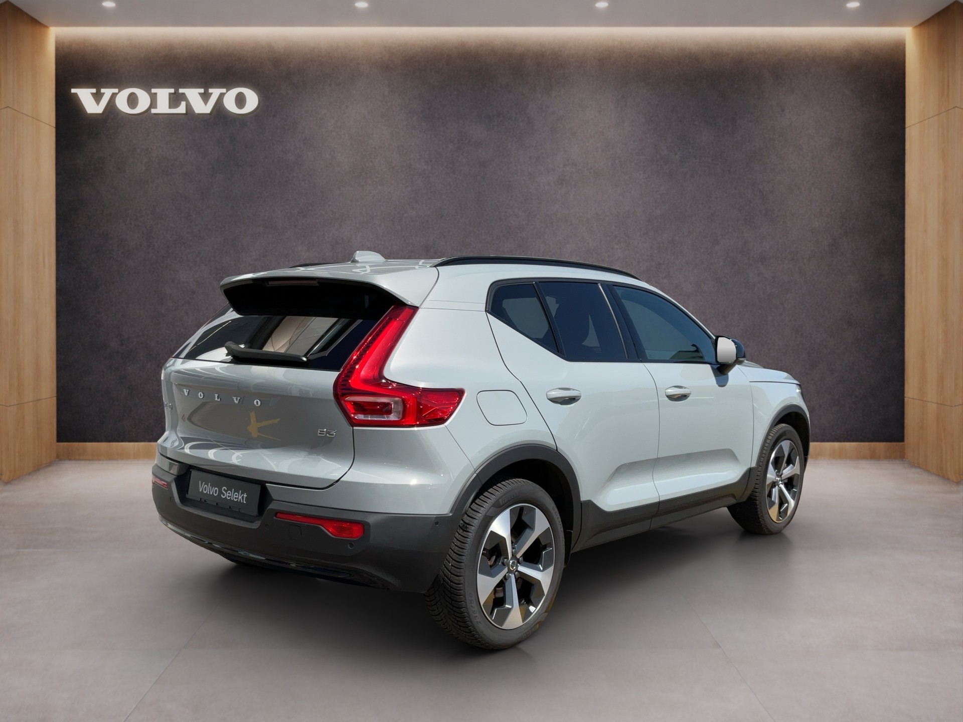 VOLVO XC40 2.0 B3 Mild-Hybrid Plus Dark-image-5