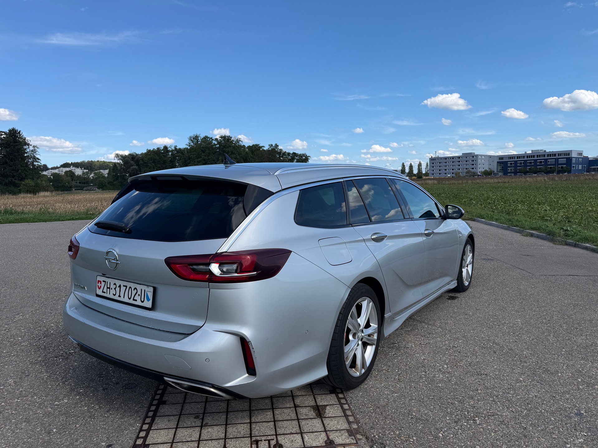 OPEL Insignia 2.0 BiDTI Sports Tourer GSI 4WD Auto-image-5
