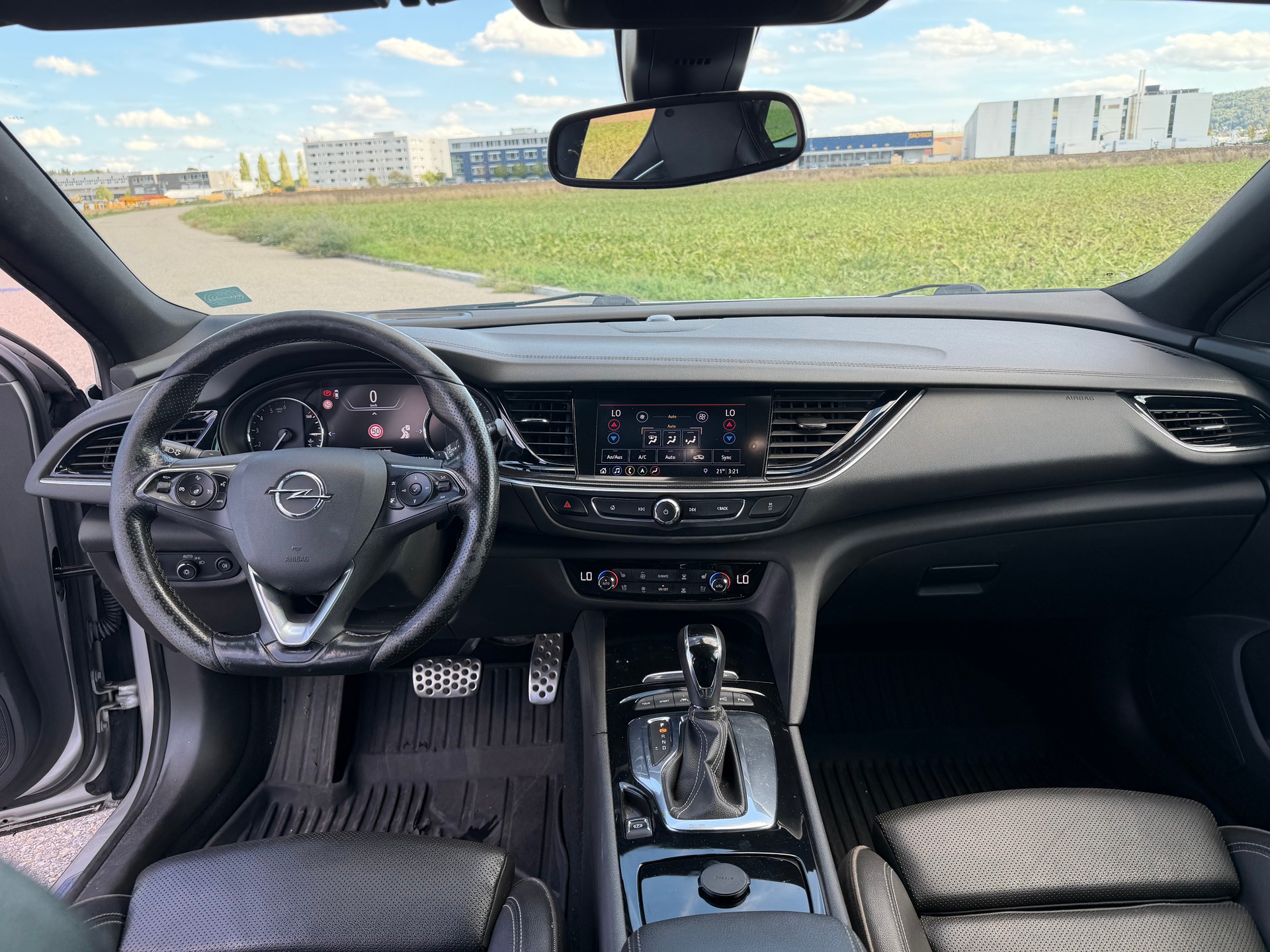 OPEL Insignia 2.0 BiDTI Sports Tourer GSI 4WD Auto-image-13