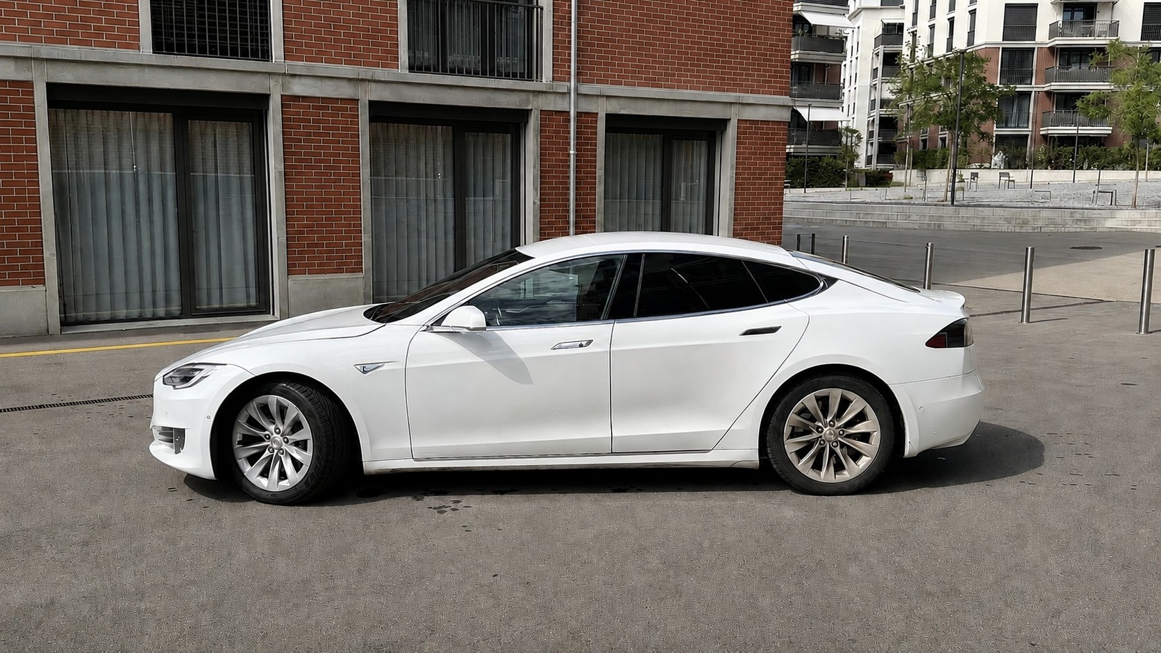TESLA Model S 75 FREE SUPERCHARGER-image-2