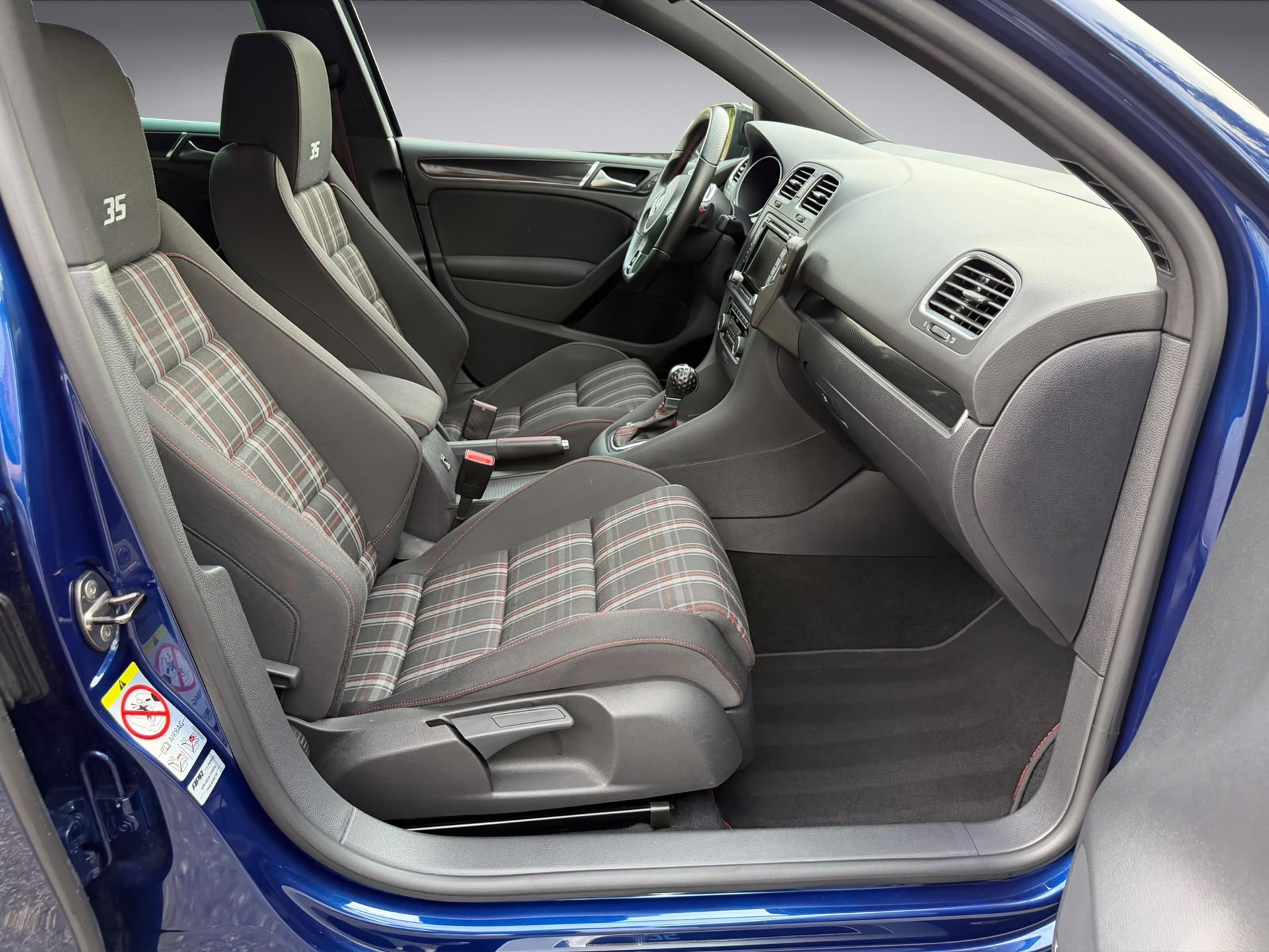 VW Golf 2.0 TSI GTI Edition 35 DSG-image-12
