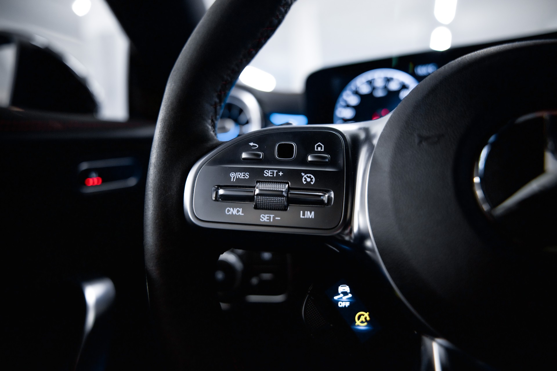 MERCEDES-BENZ CLA Shooting Brake 45 S AMG 4Matic+ 8G-DCT-image-24